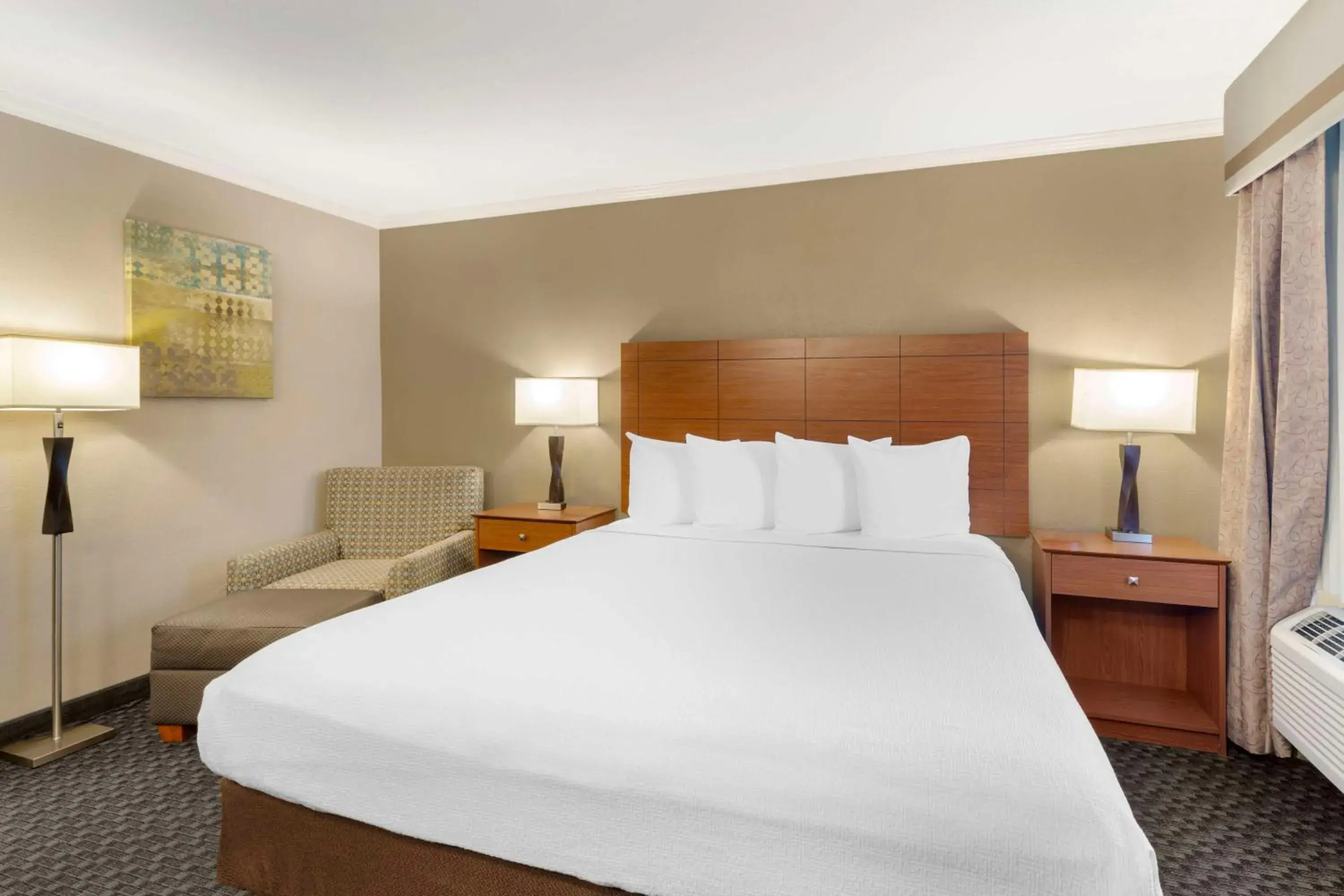 Bedroom, Bed in Best Western Oxnard Inn Bedroom, Bed in Best Western Oxnard Inn