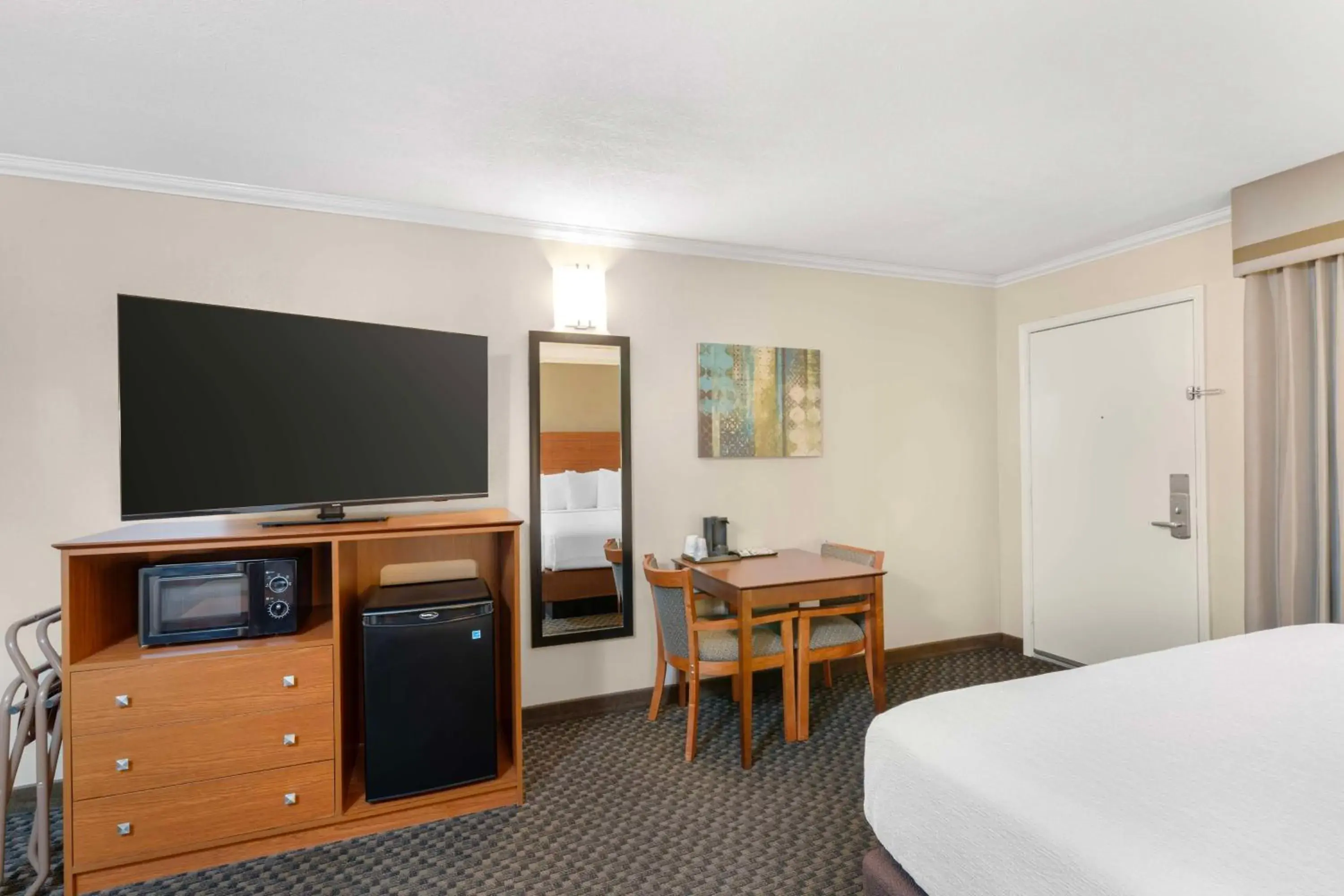 Bedroom, Bed in Best Western Oxnard Inn Bedroom, Bed in Best Western Oxnard Inn