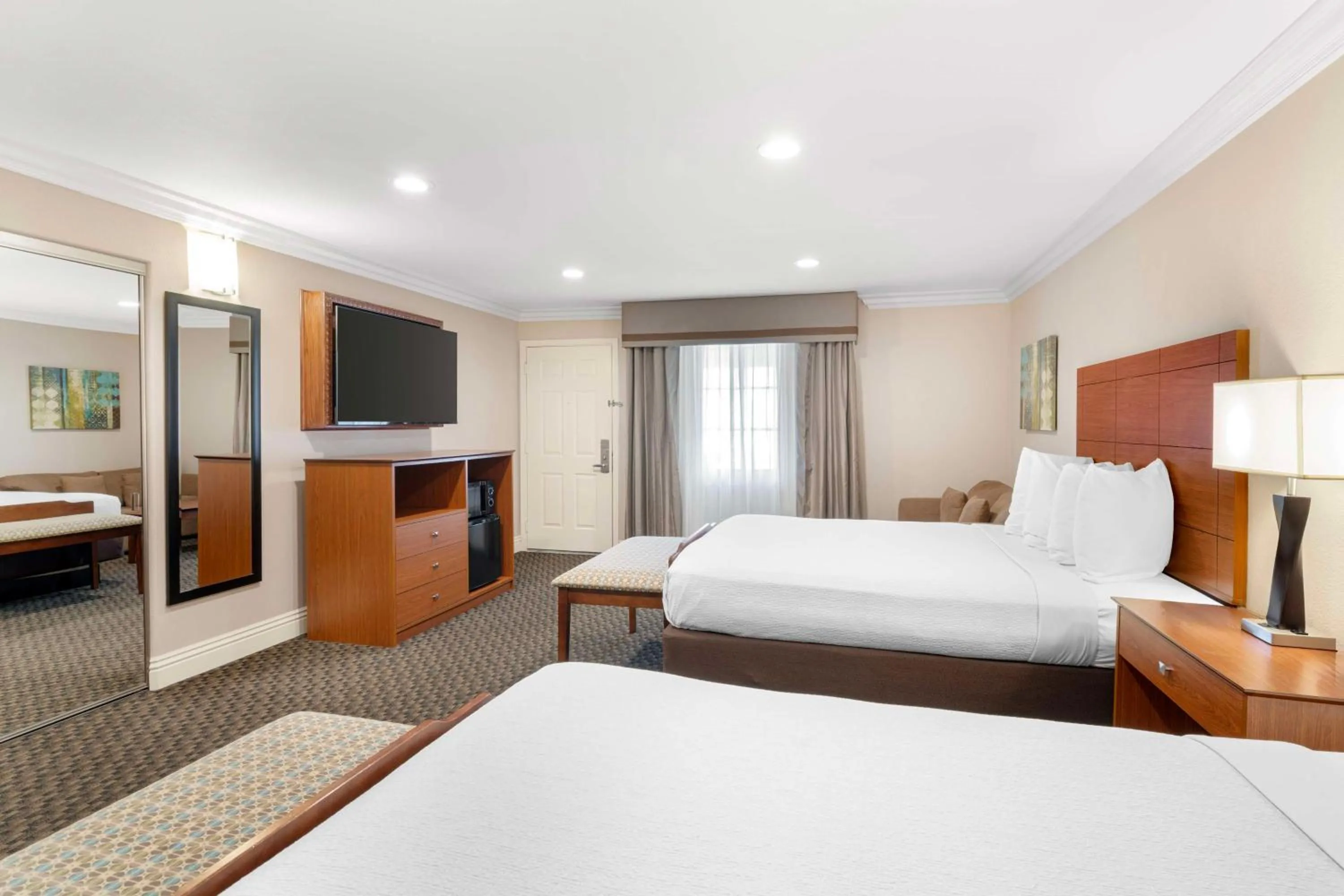 Bedroom, Bed in Best Western Oxnard Inn