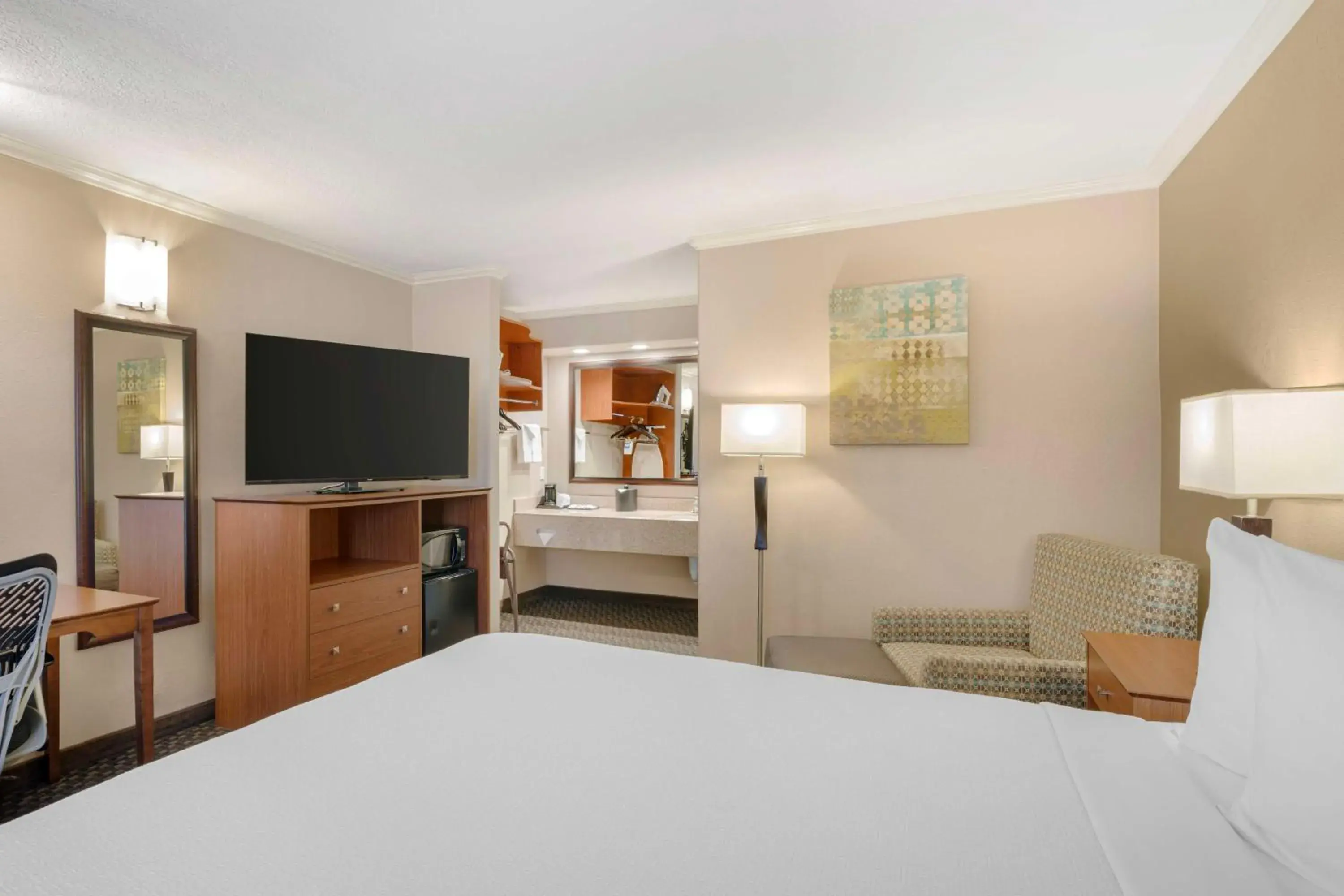 Bedroom, Bed in Best Western Oxnard Inn Bedroom, Bed in Best Western Oxnard Inn