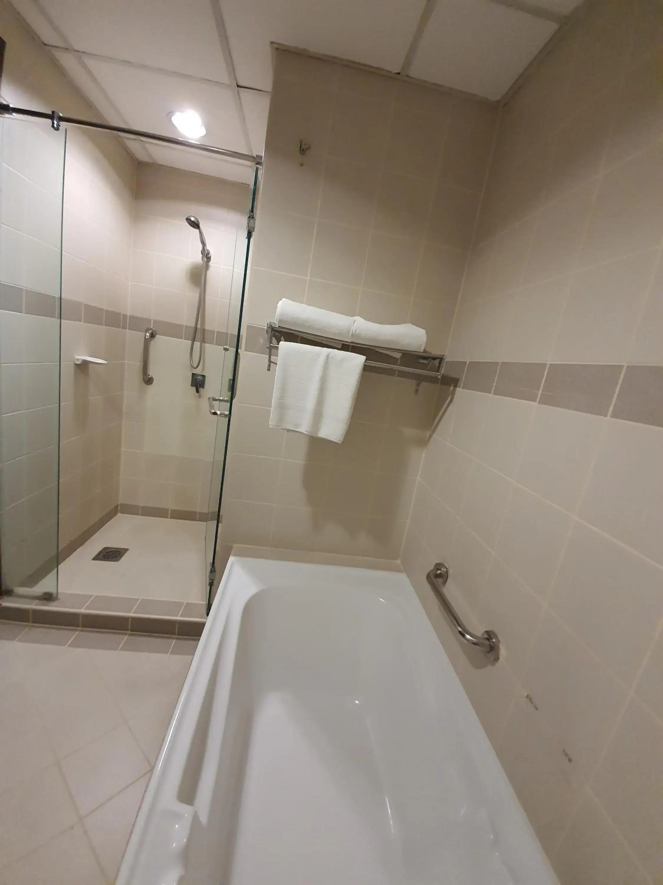 Crown Regency Serviced Suites Crown Regency Serviced Suites