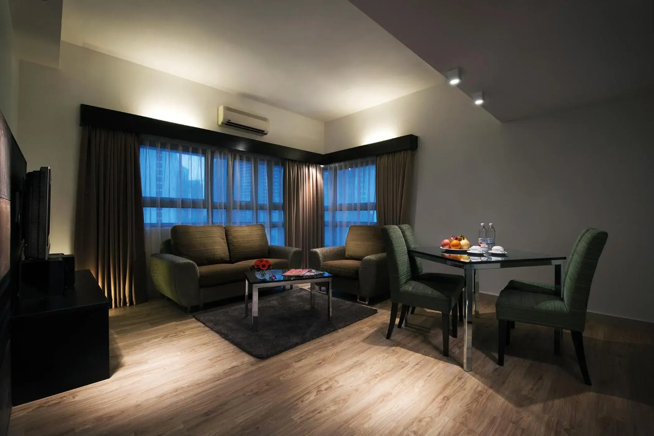 Crown Regency Serviced Suites Crown Regency Serviced Suites