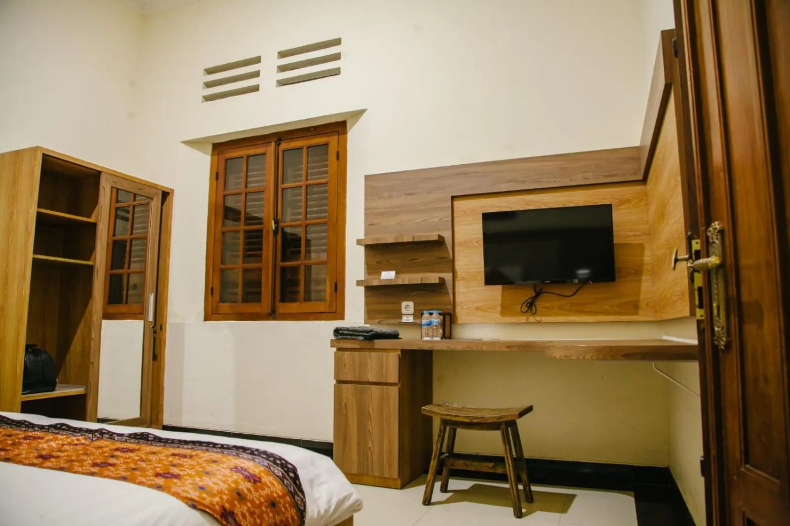 Bed in Musafir Guest House Syariah