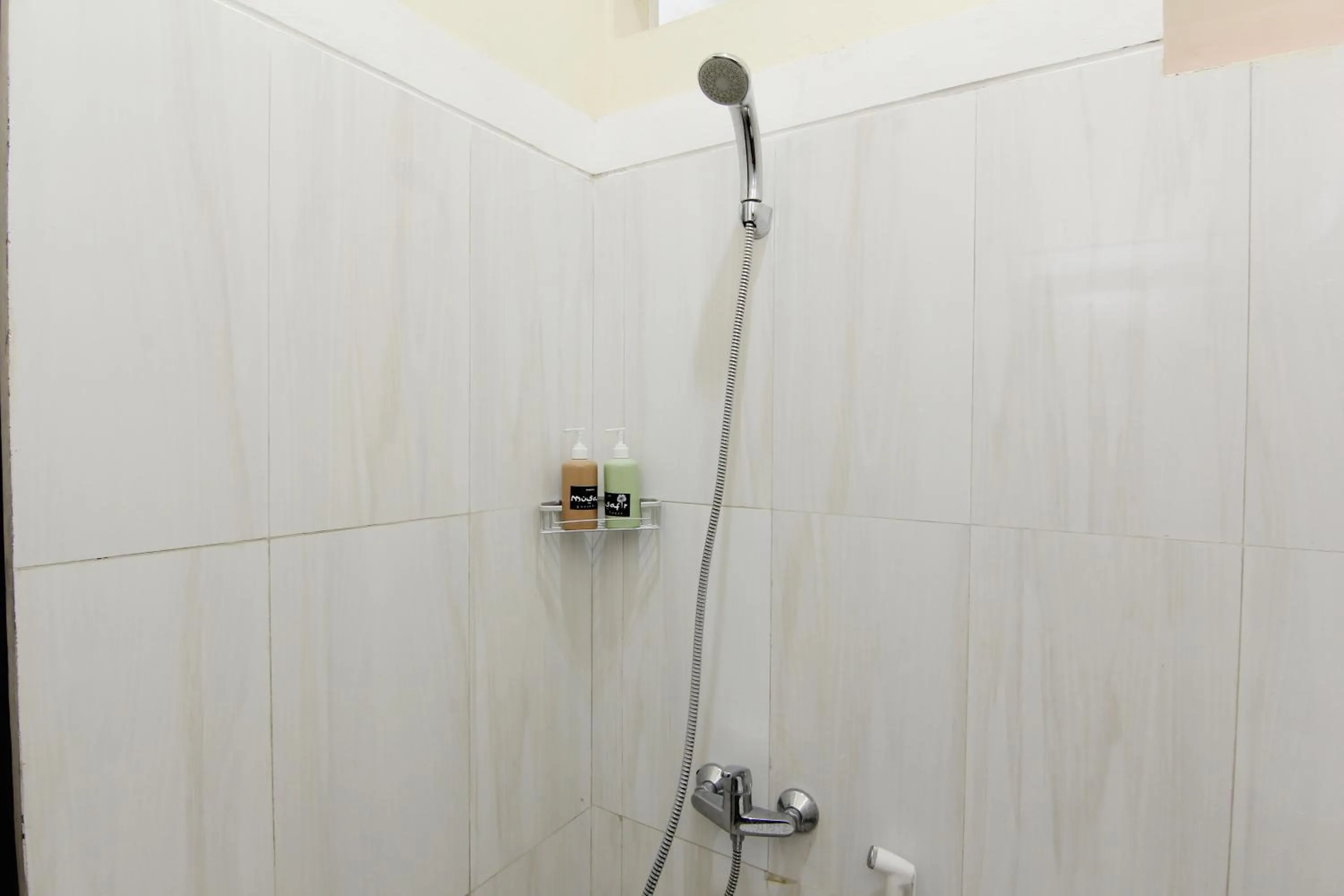 Bathroom in Musafir Guest House Syariah