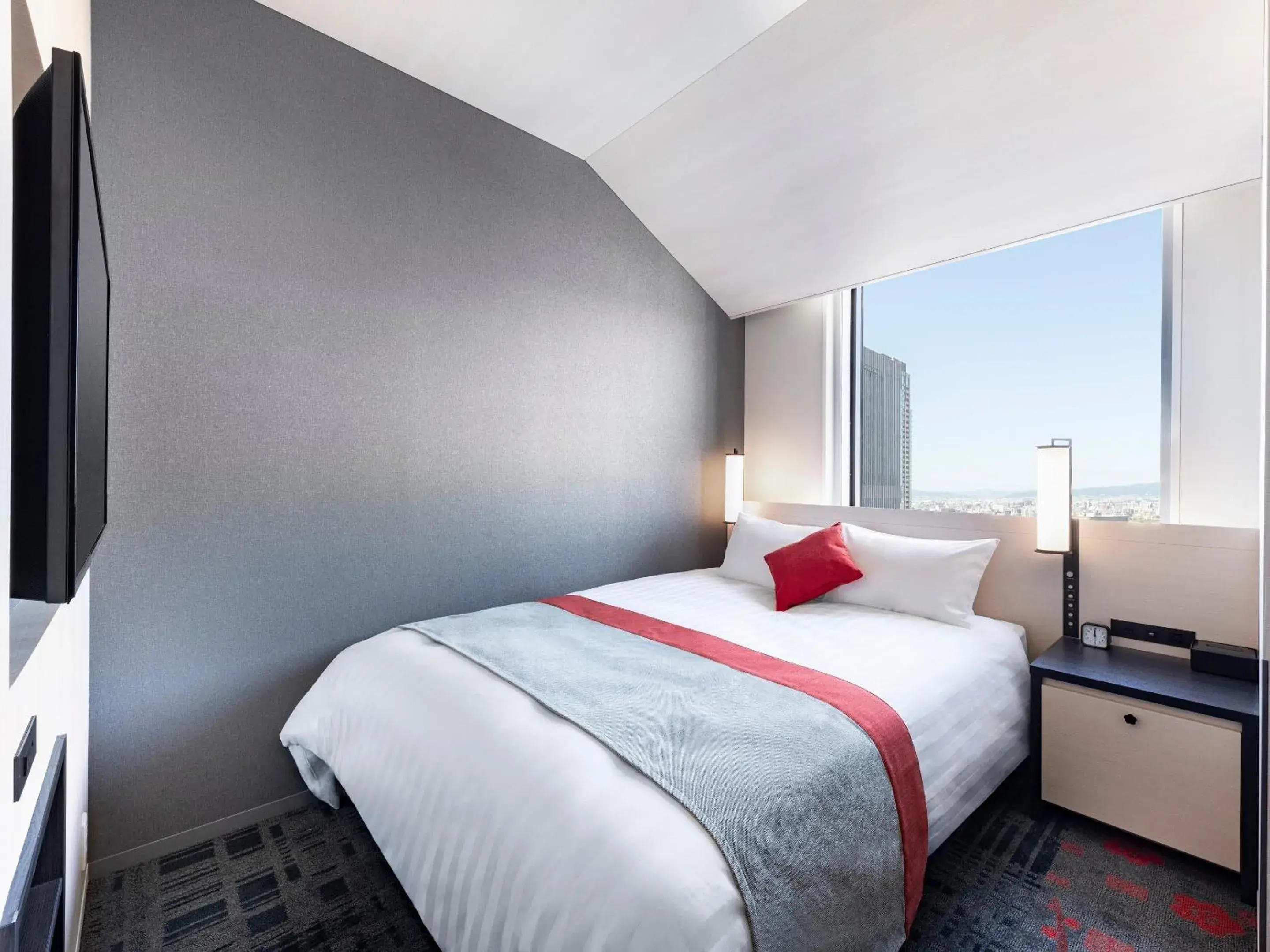 Photo of the whole room, Bed in Hotel Hankyu RESPIRE OSAKA Photo of the whole room, Bed in Hotel Hankyu RESPIRE OSAKA