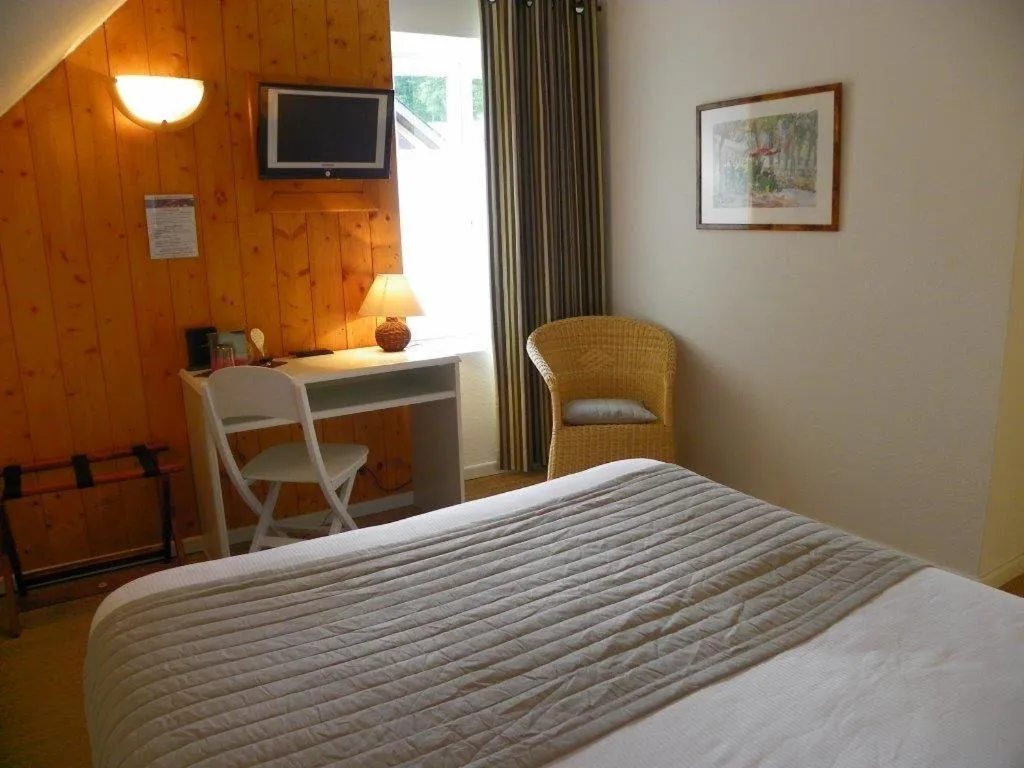 Bed in Garden & City Bagnères-de-Bigorre - Domaine de Ramonjuan