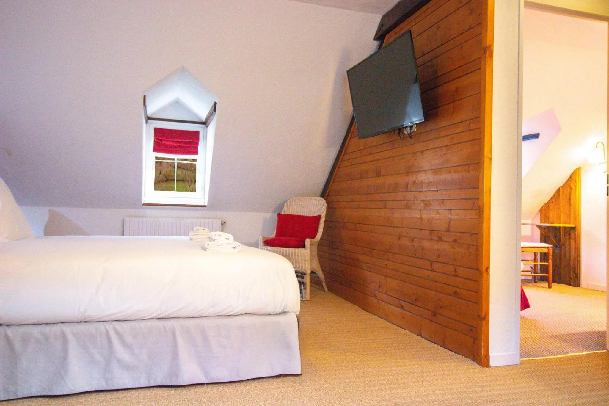 Bedroom, Bed in Garden & City Bagnères-de-Bigorre - Domaine de Ramonjuan