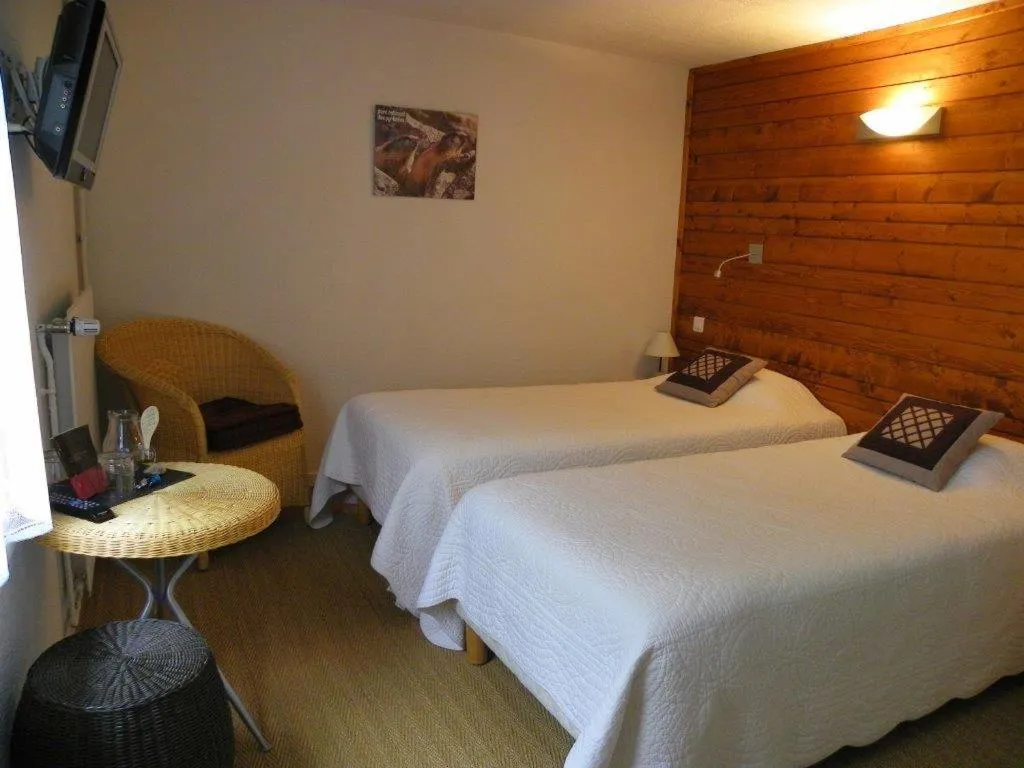 Bed in Garden & City Bagnères-de-Bigorre - Domaine de Ramonjuan