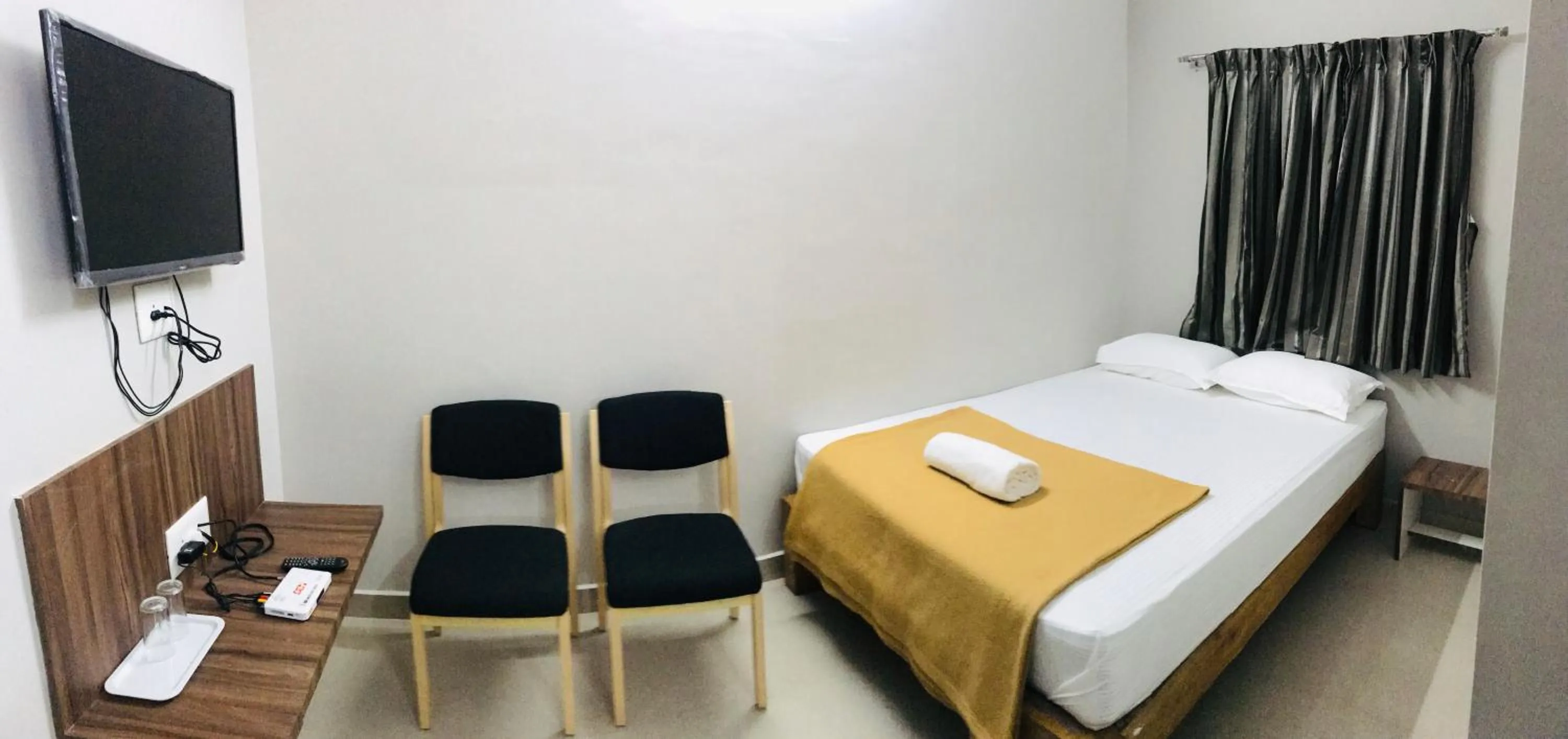 Bed in Sharada Residency