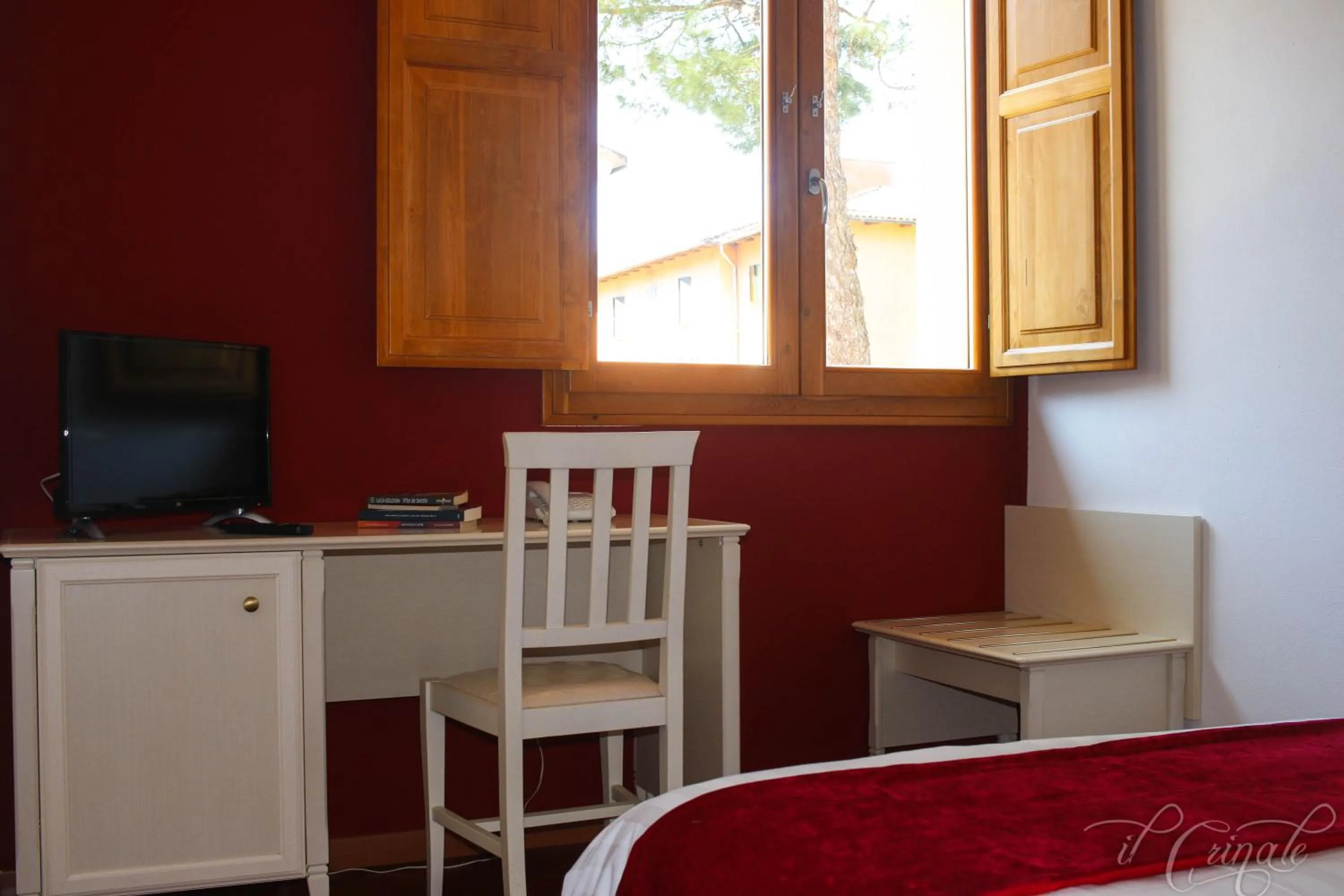 Dining area, Bed in Hotel Il Crinale
