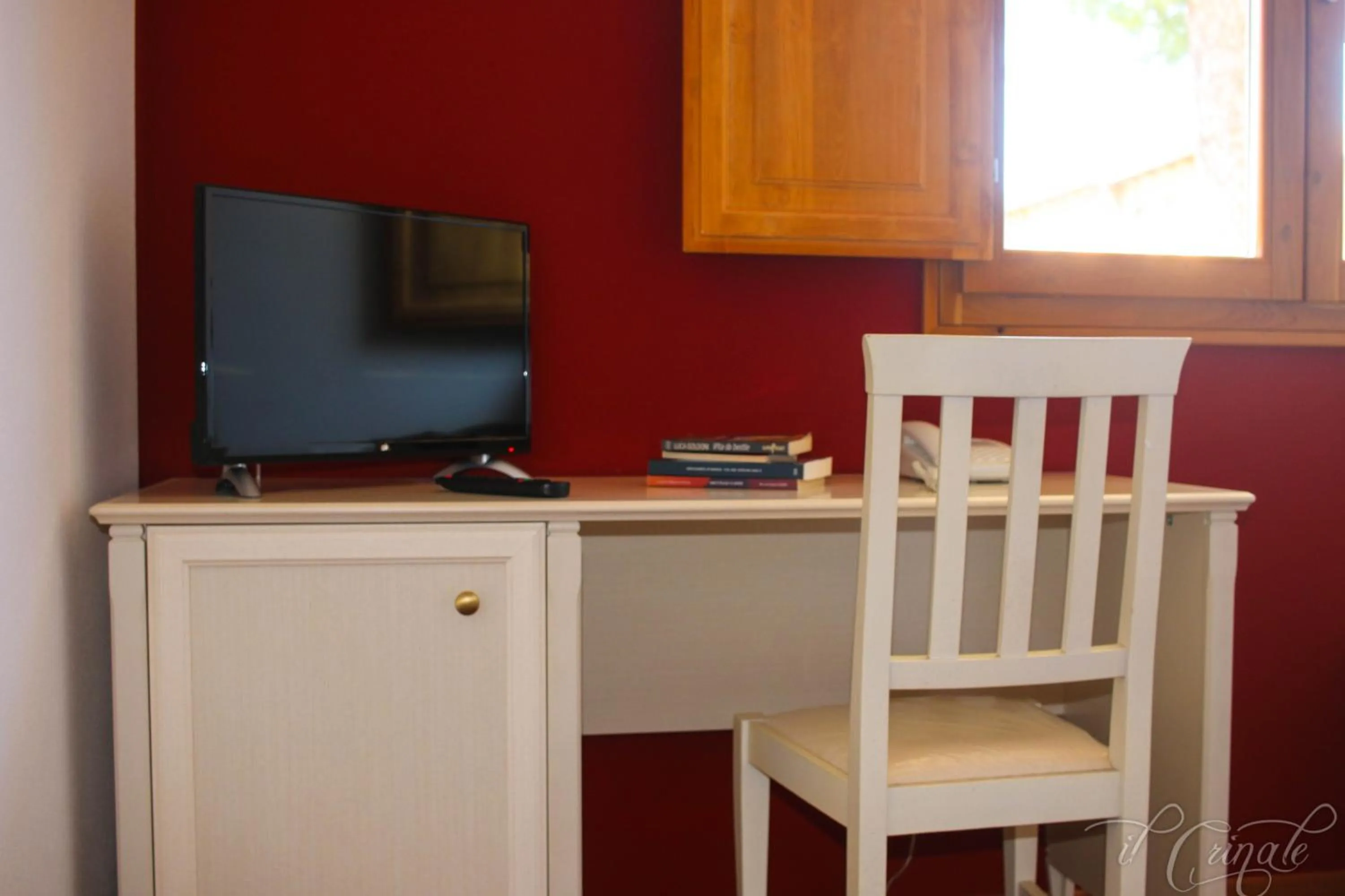 TV and multimedia in Hotel Il Crinale