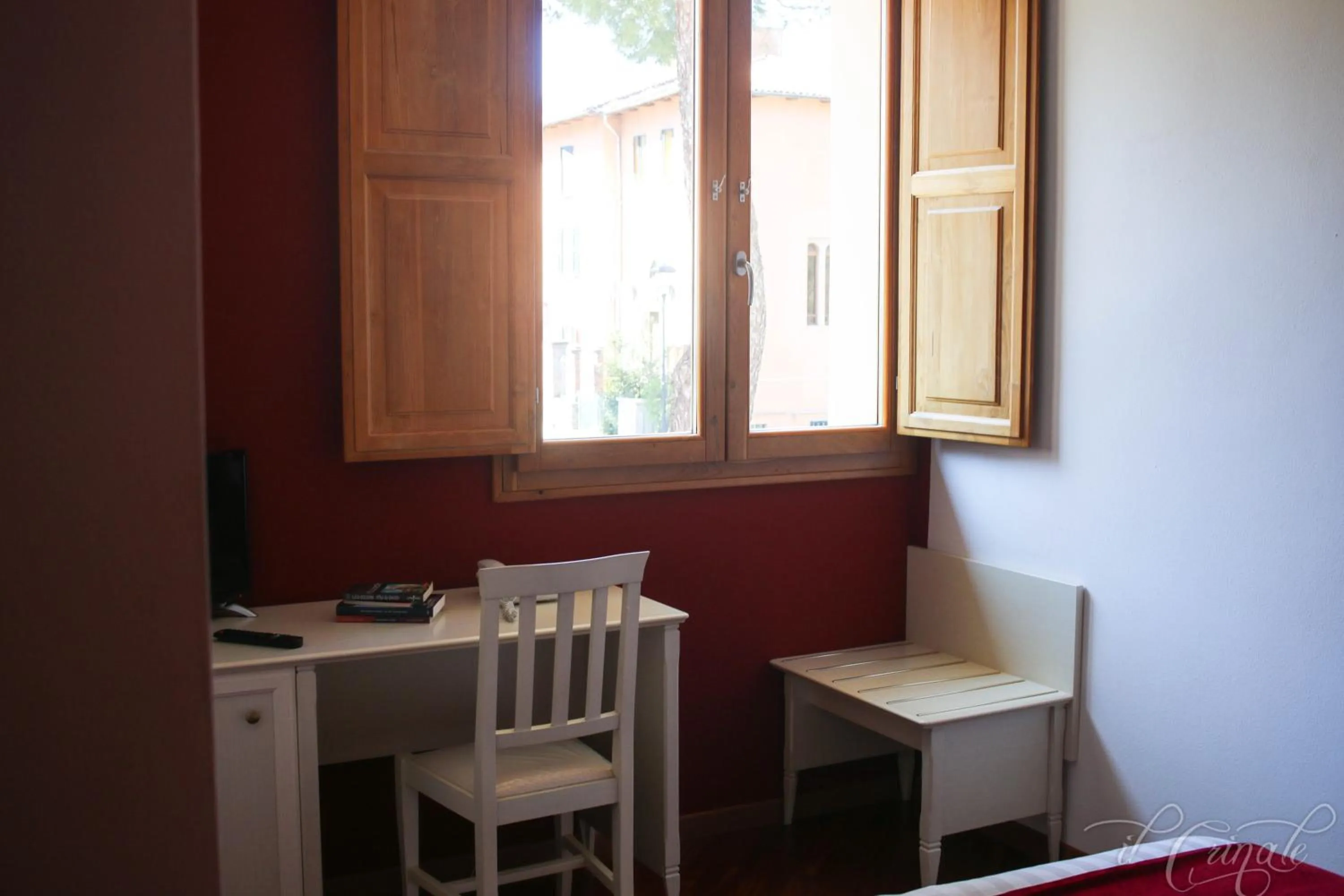 TV and multimedia in Hotel Il Crinale