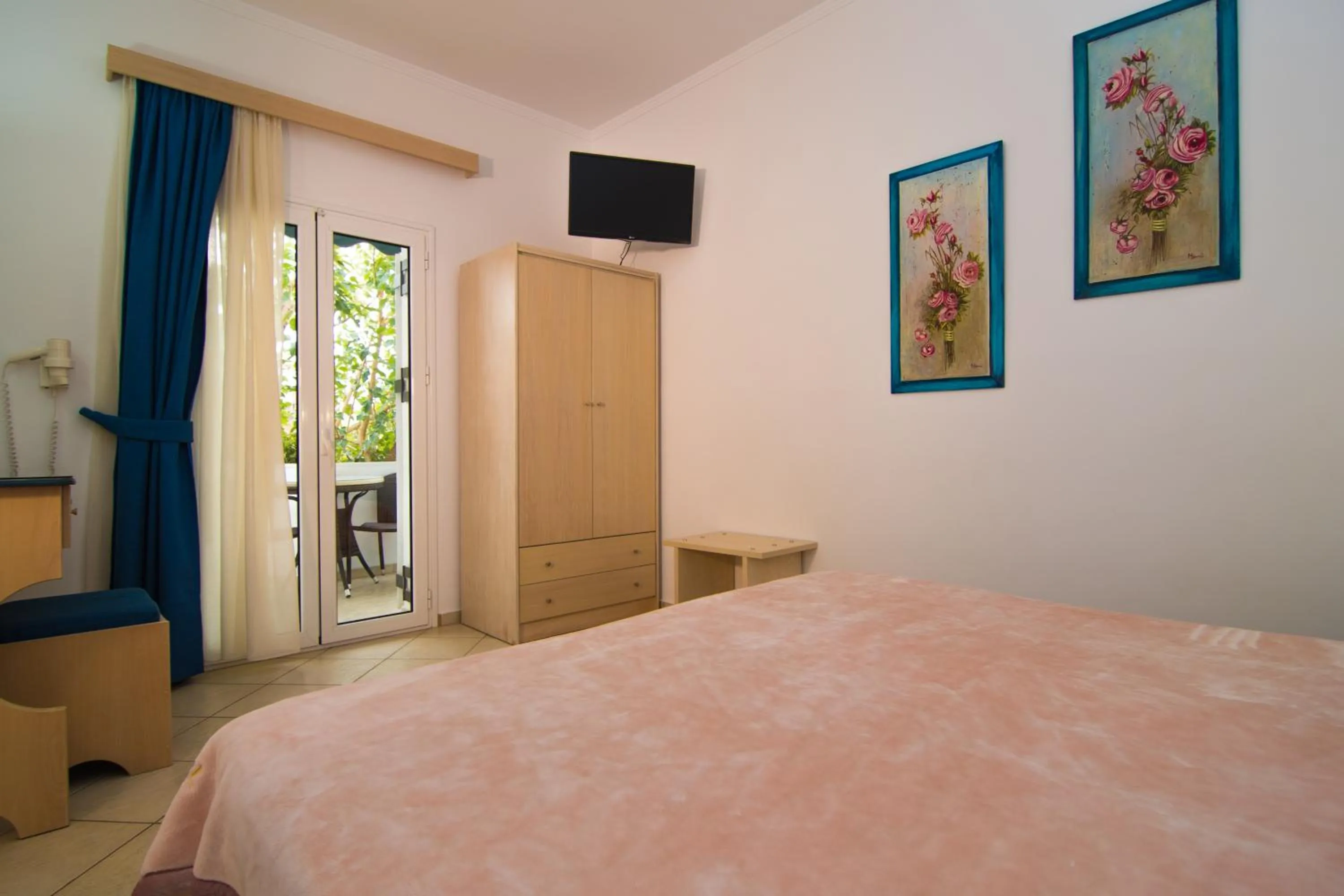 Bed in Manto Studios