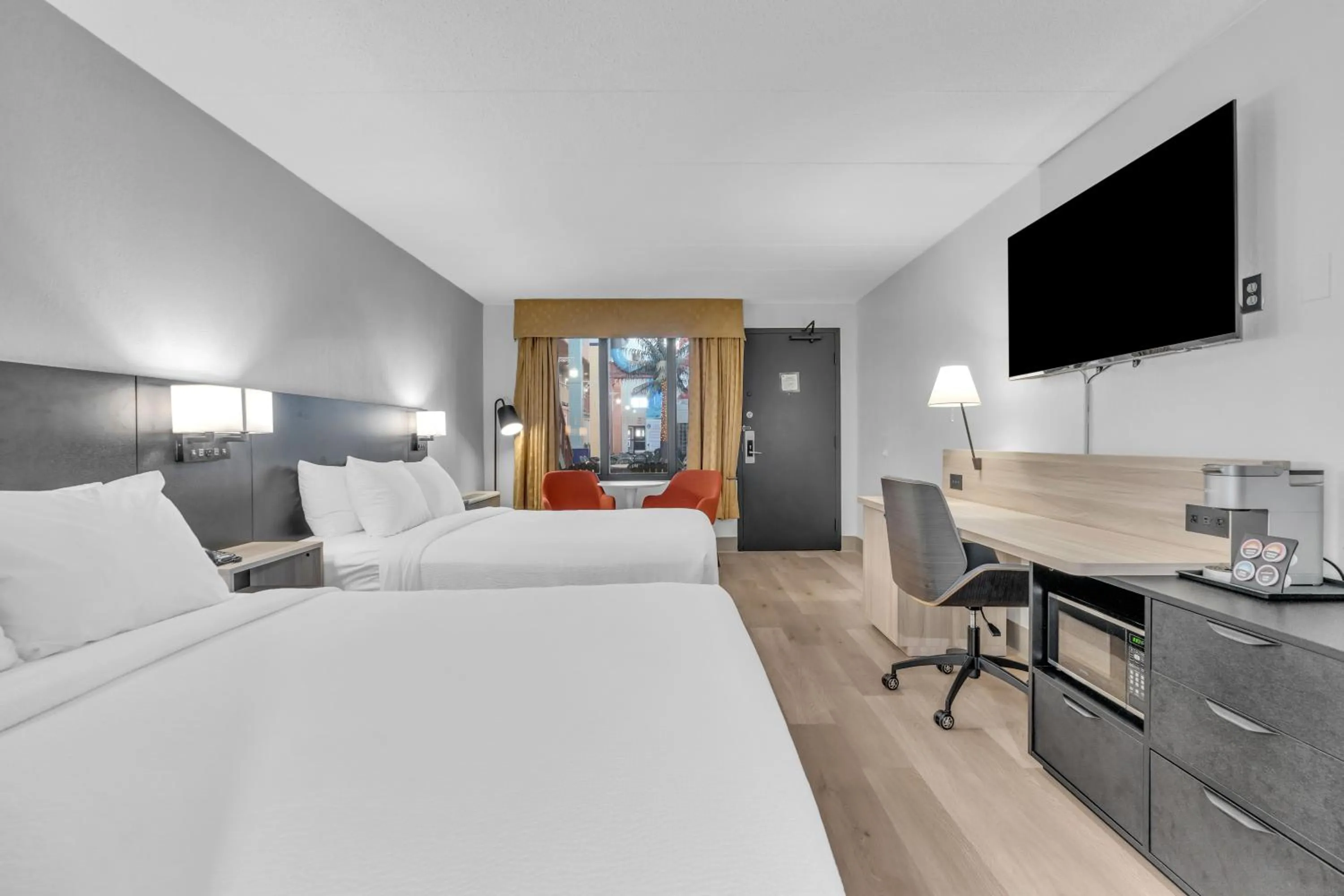 Bed in Seven Oaks Hotel Regina