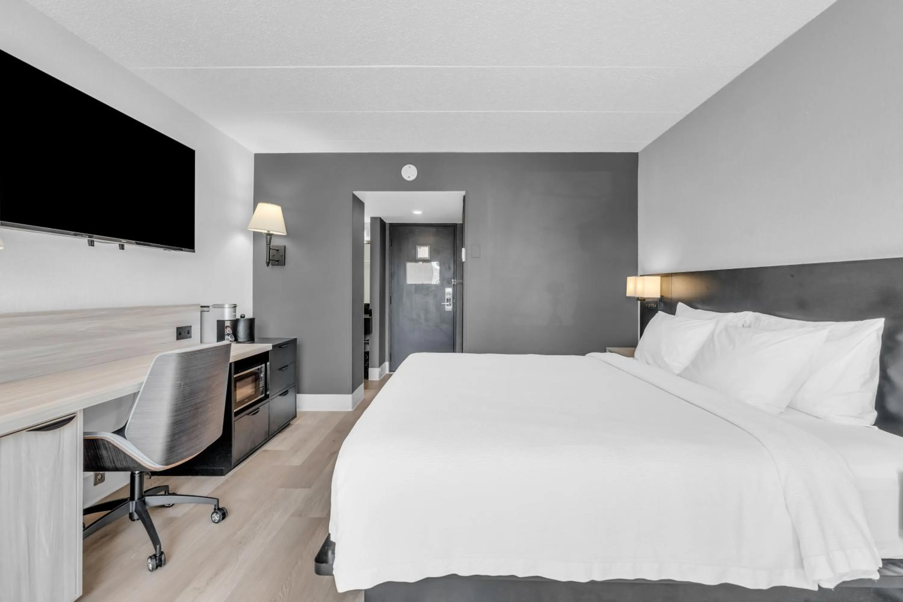 Bed in Seven Oaks Hotel Regina