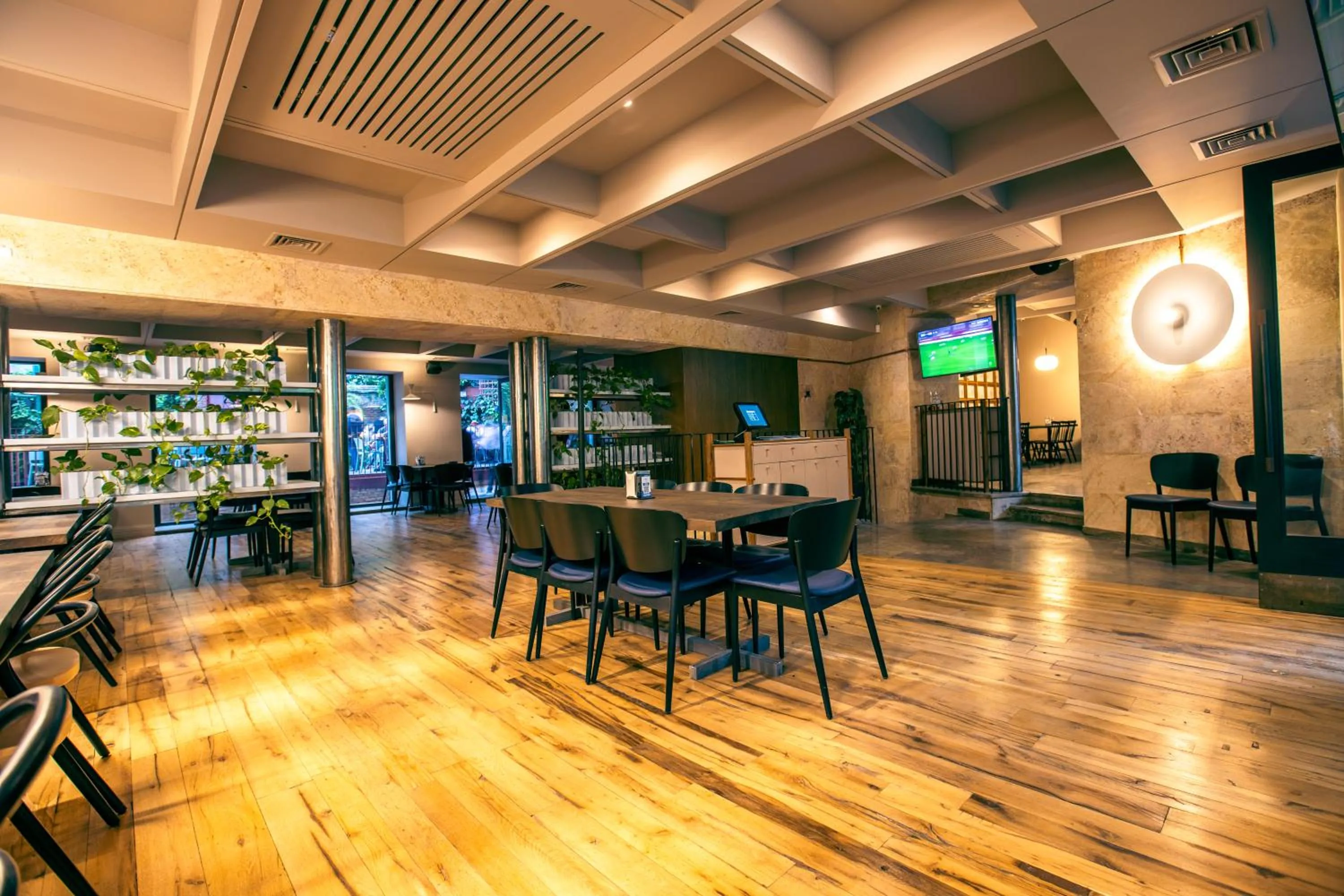 Restaurant/places to eat in Hotel Zeg