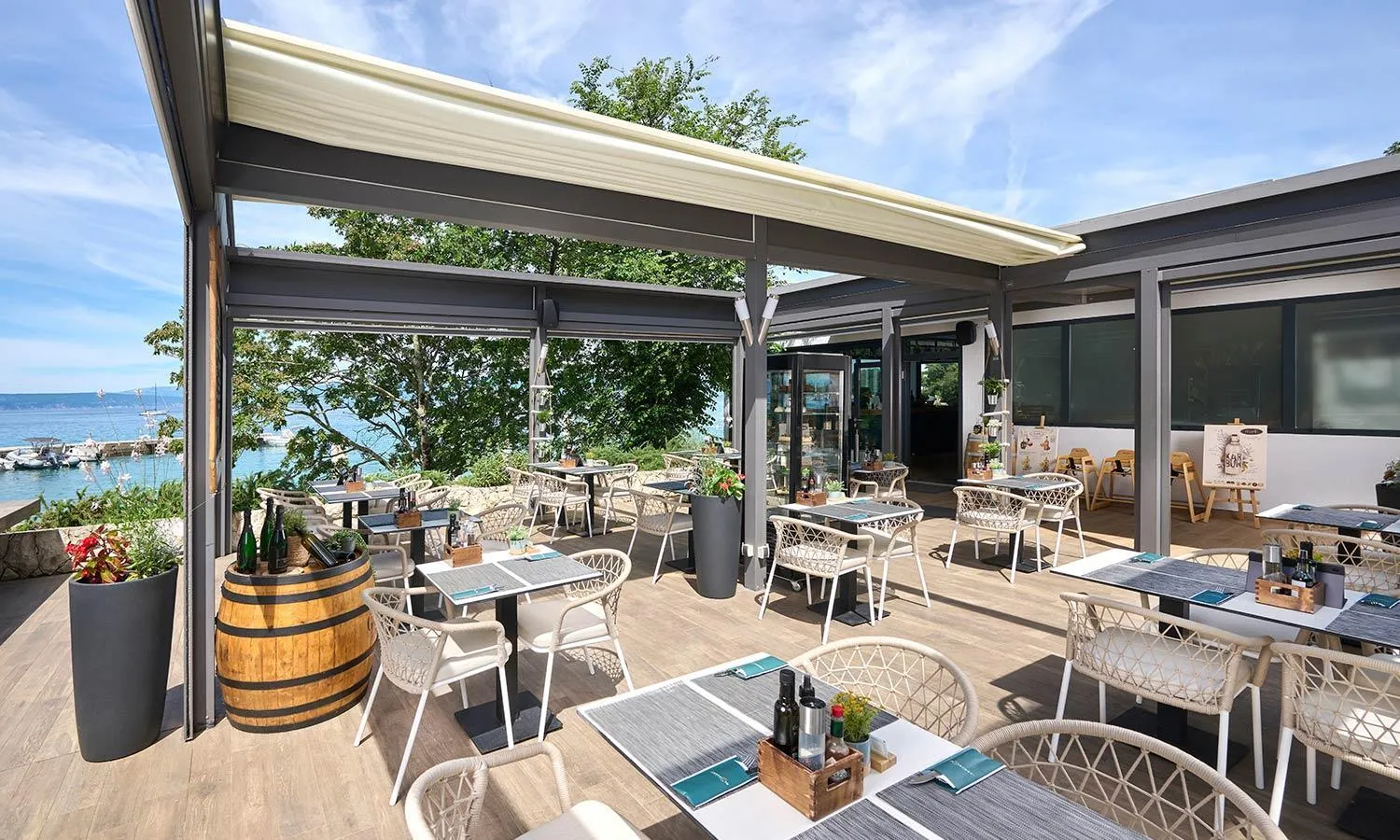 Restaurant/places to eat in Veya Maradiso Hotel by Aminess