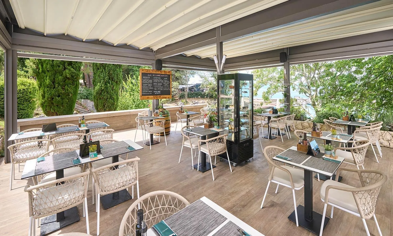 Restaurant/places to eat in Veya Maradiso Hotel by Aminess