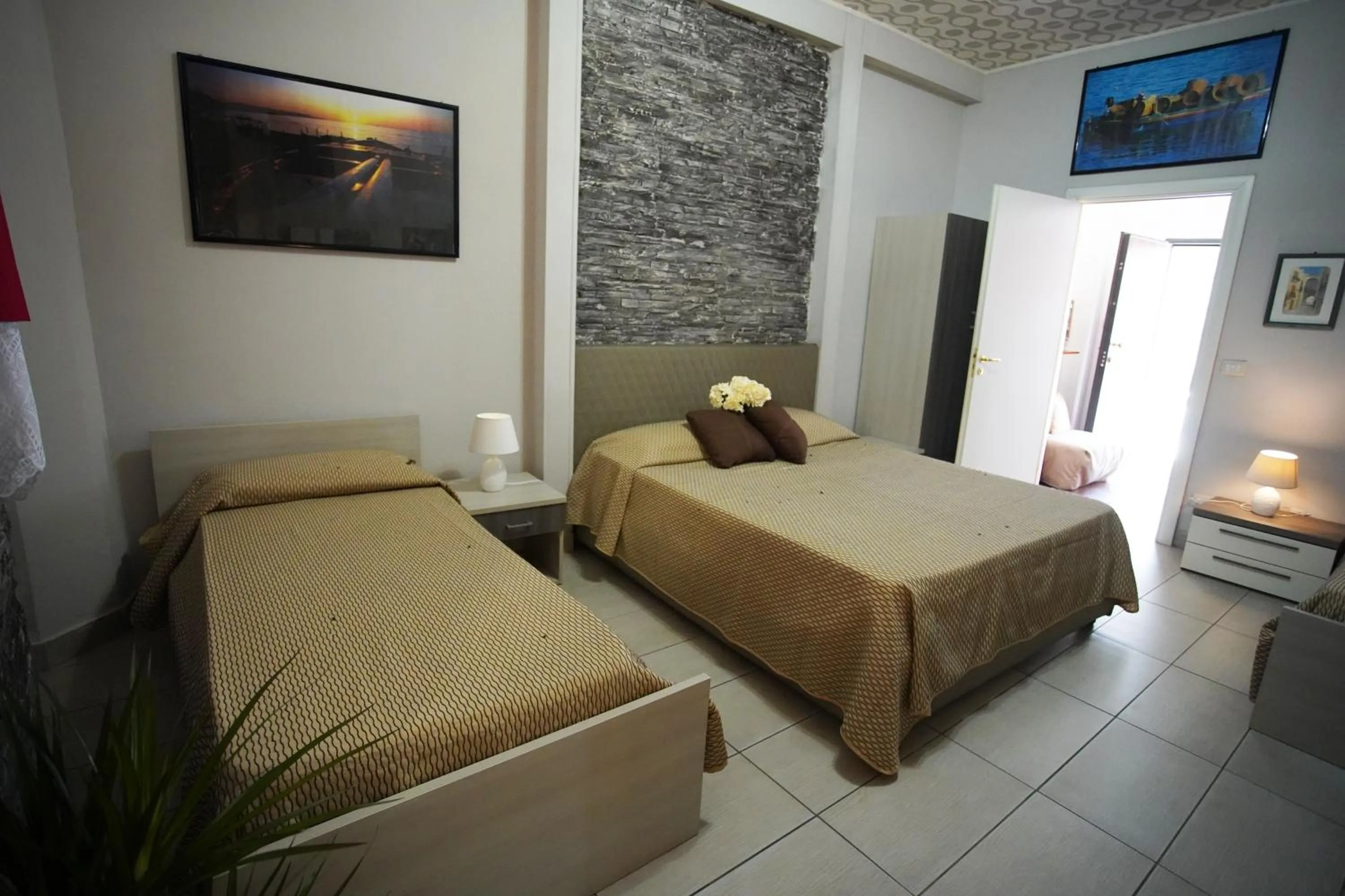 Photo of the whole room, Bed in Golden Dreams B&B