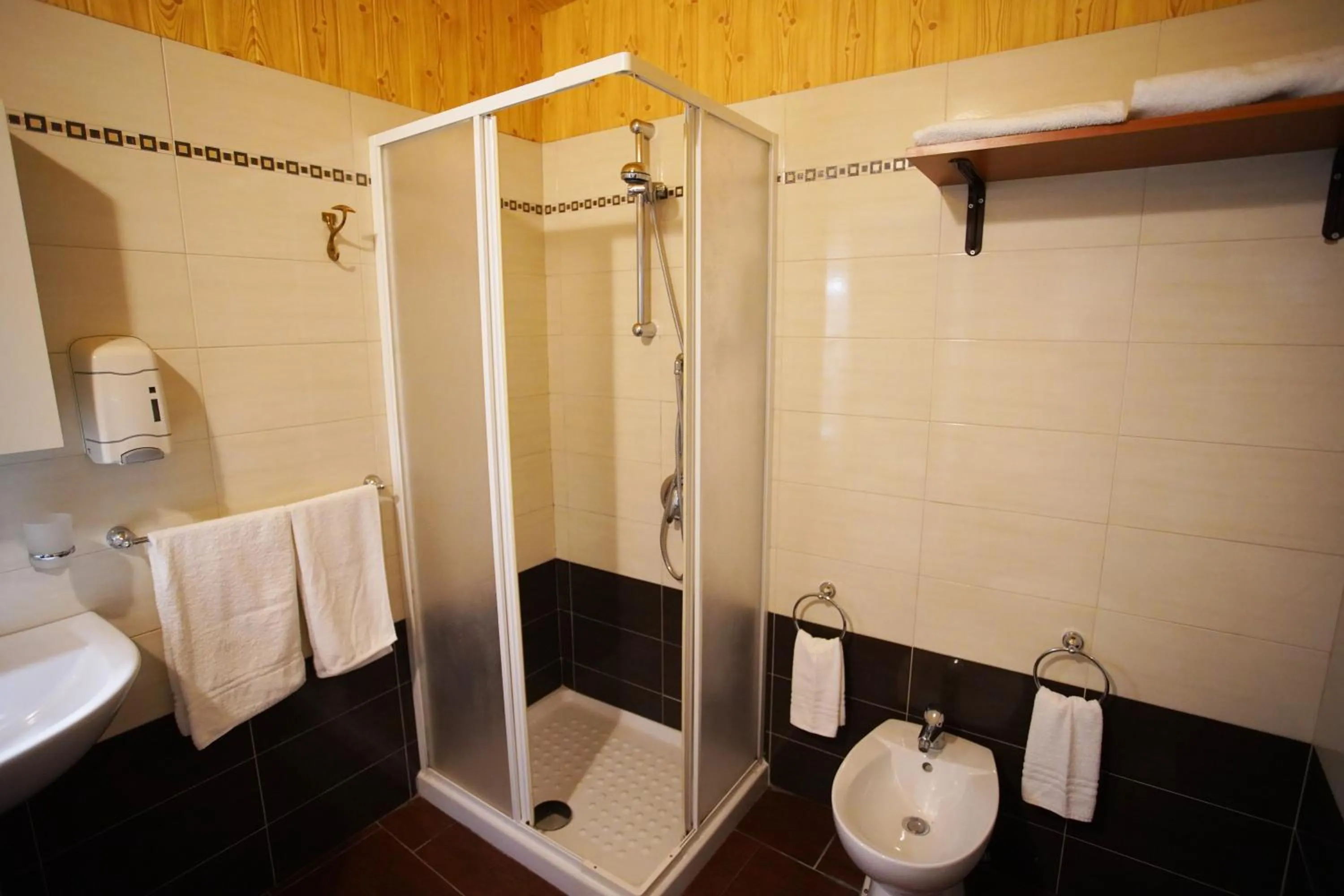 Bathroom in Golden Dreams B&B