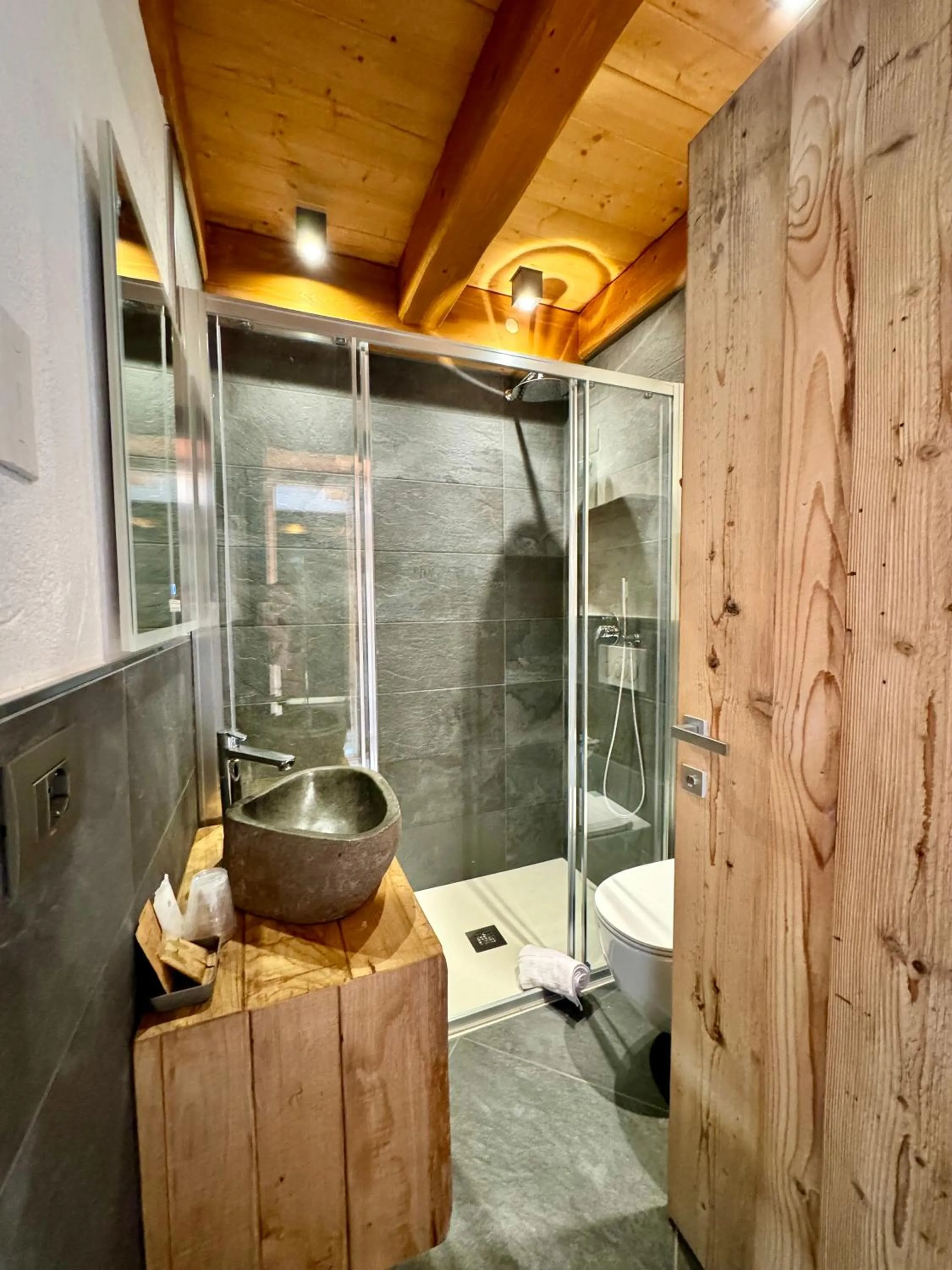 Bathroom in Hotel Edelweiss