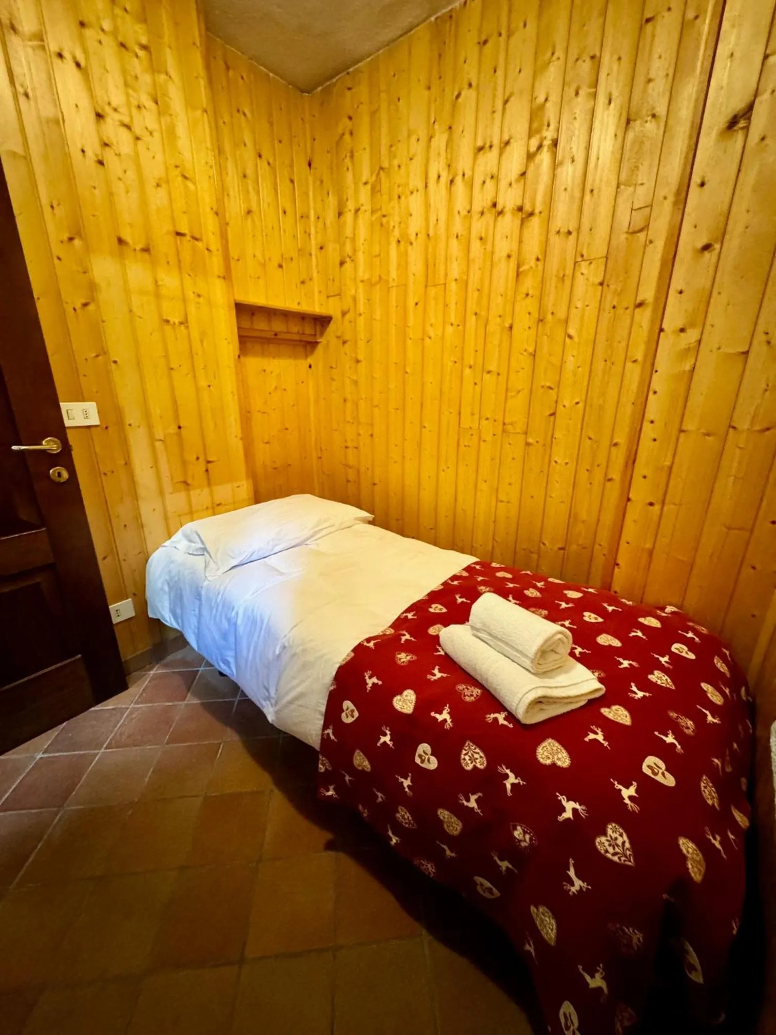 Bedroom, Bed in Hotel Edelweiss