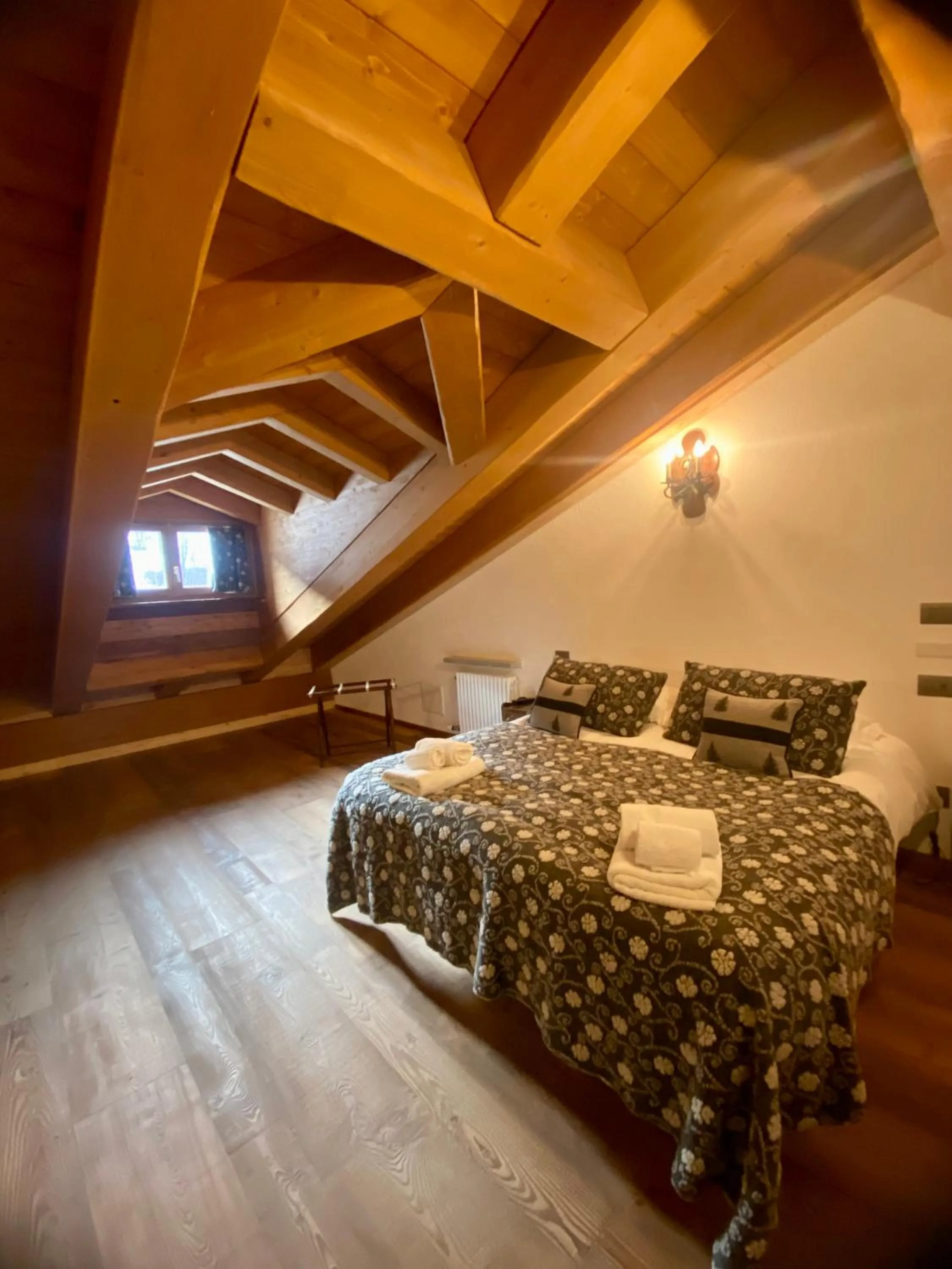 Bedroom, Bed in Hotel Edelweiss