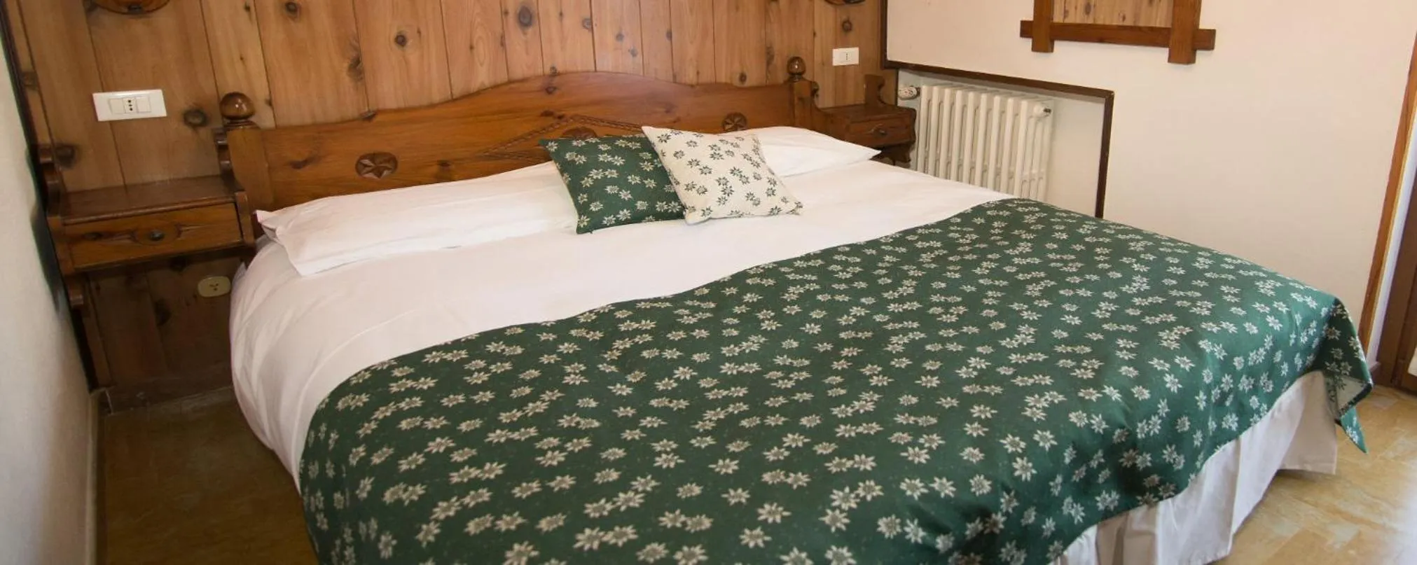 Bedroom, Bed in Hotel Edelweiss