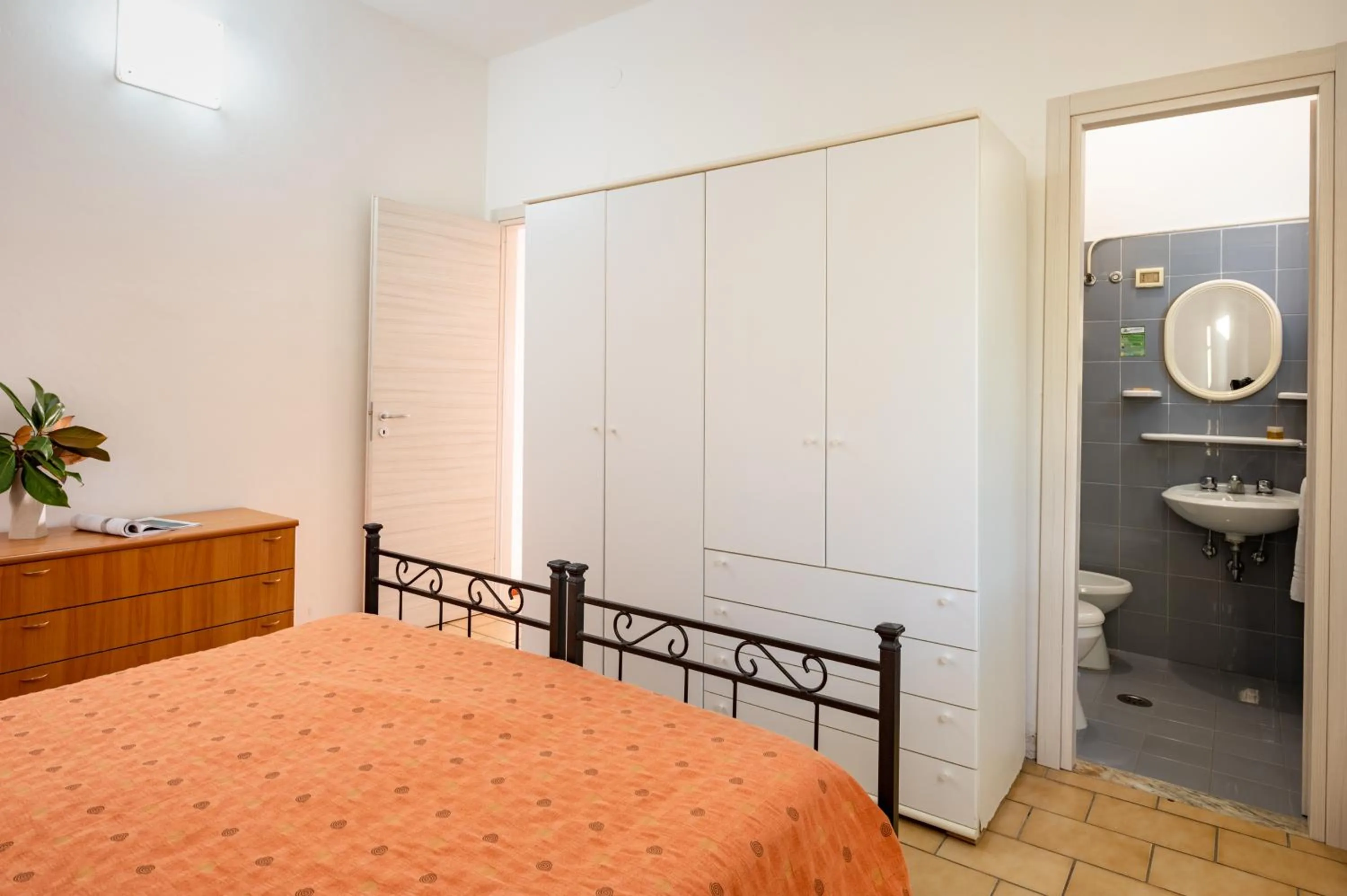 Shower, Bed in Resort Baia del Silenzio