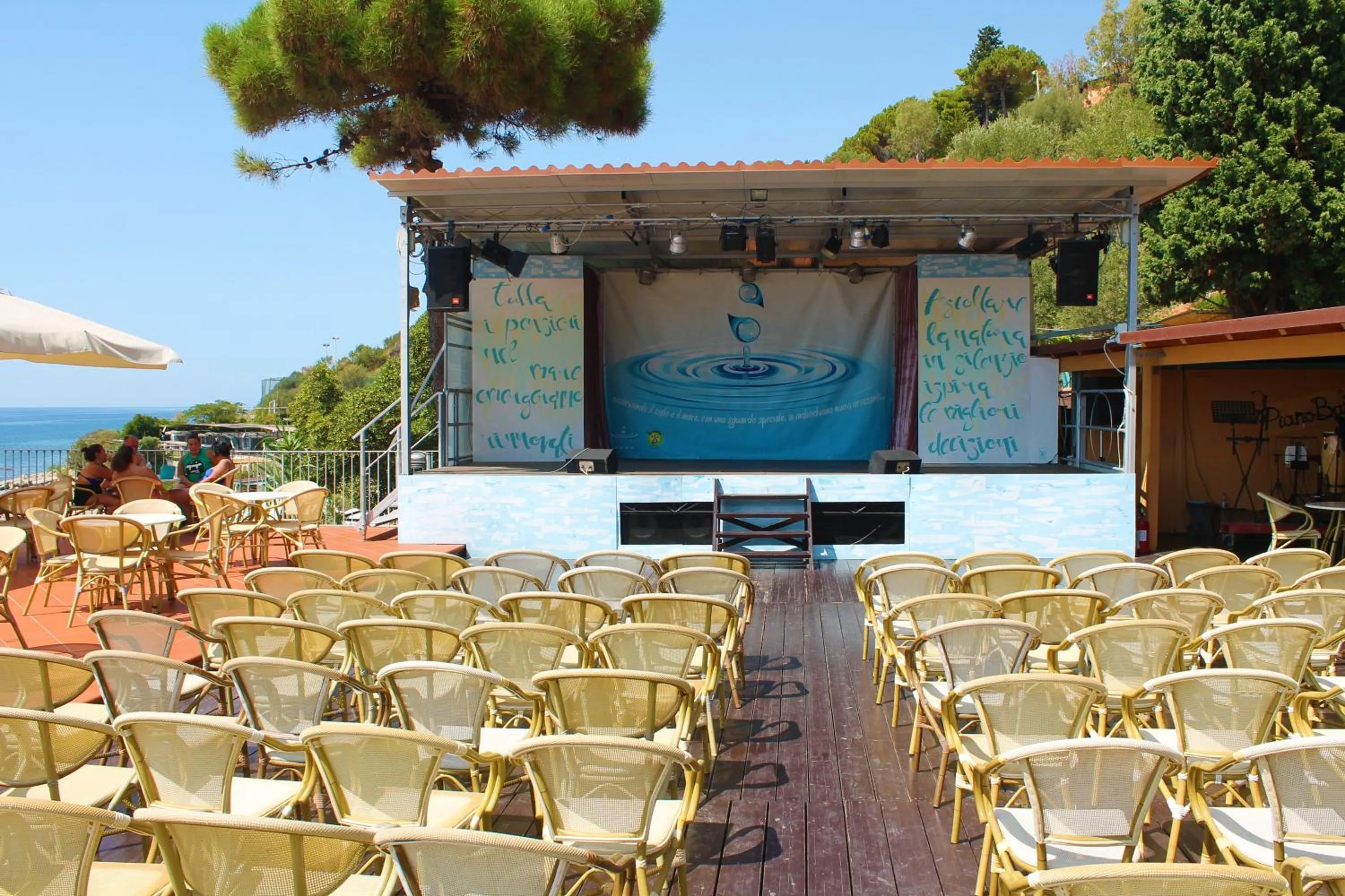 Evening entertainment in Resort Baia del Silenzio