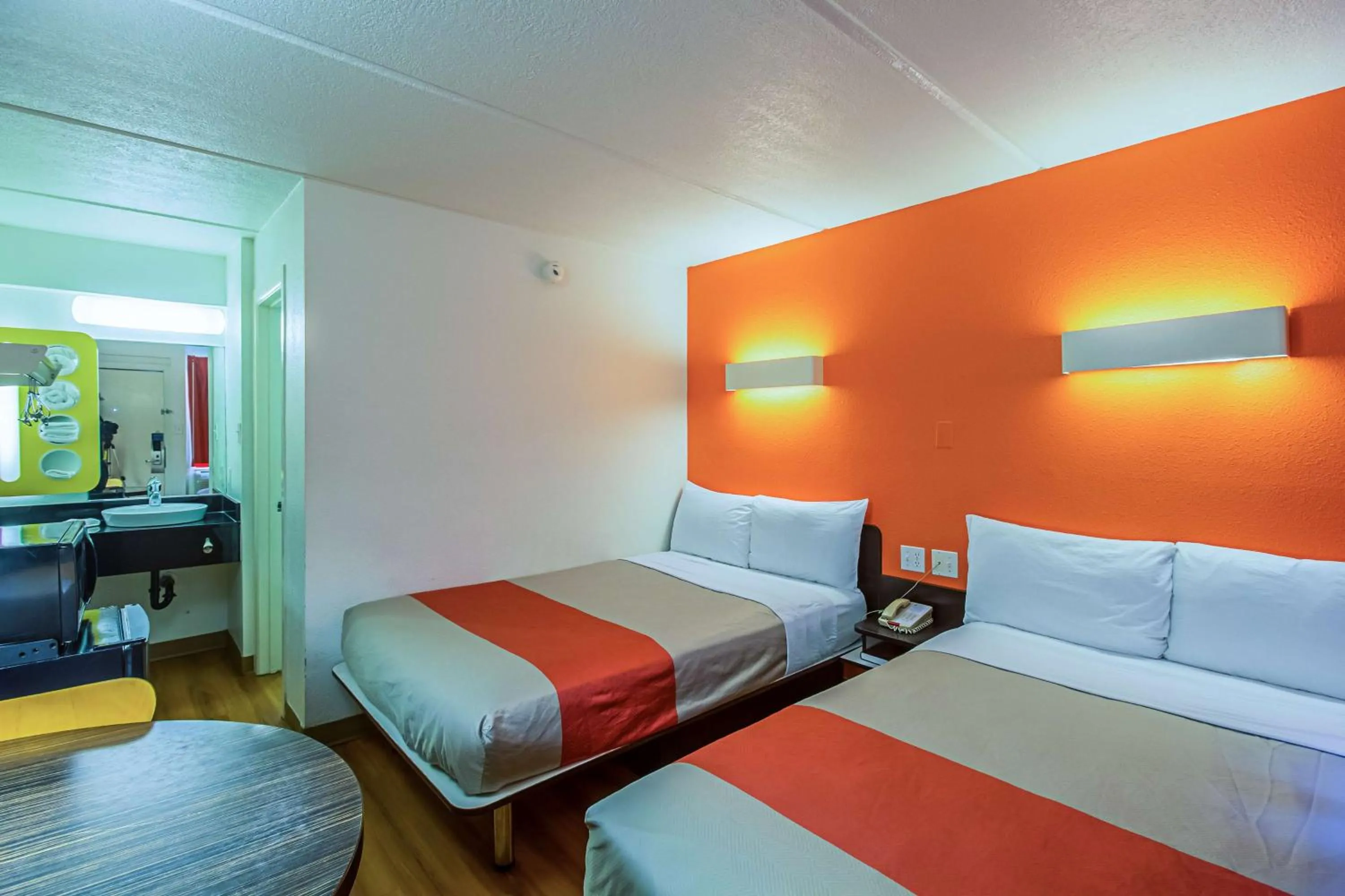 Photo of the whole room, Bed in Ocean Inn South Padre Island