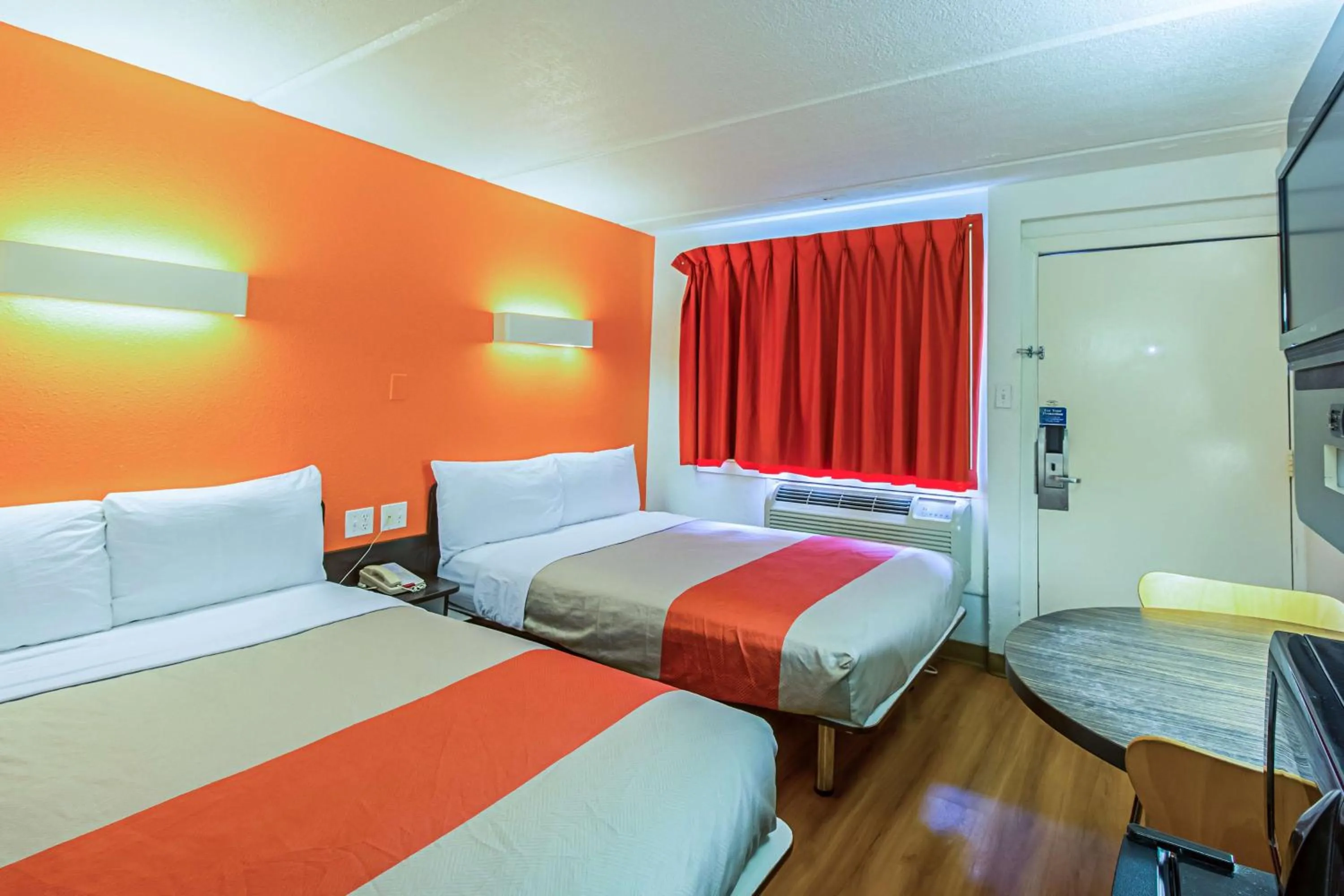 TV and multimedia, Bed in Ocean Inn South Padre Island