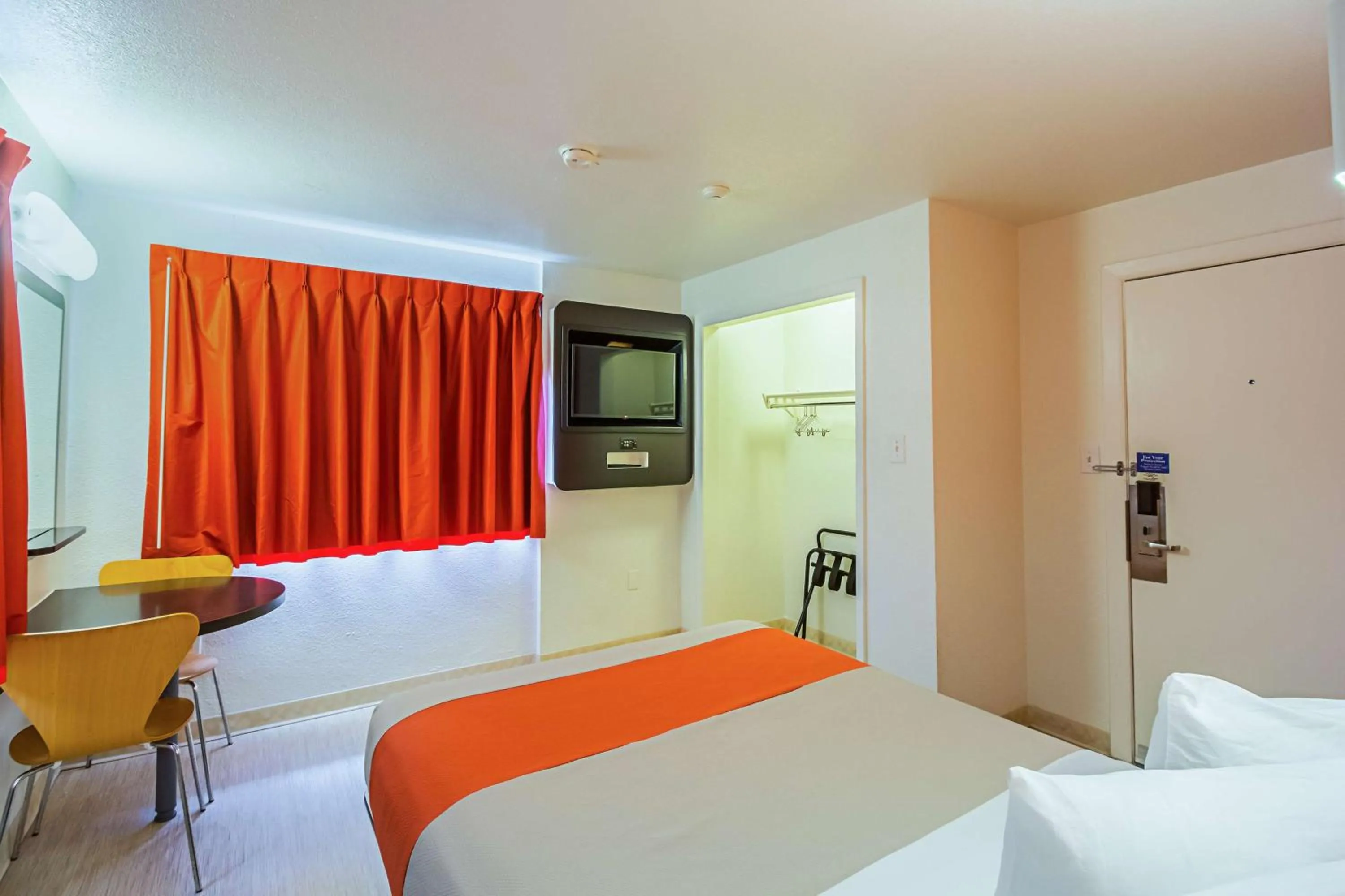 TV and multimedia, Bed in Ocean Inn South Padre Island