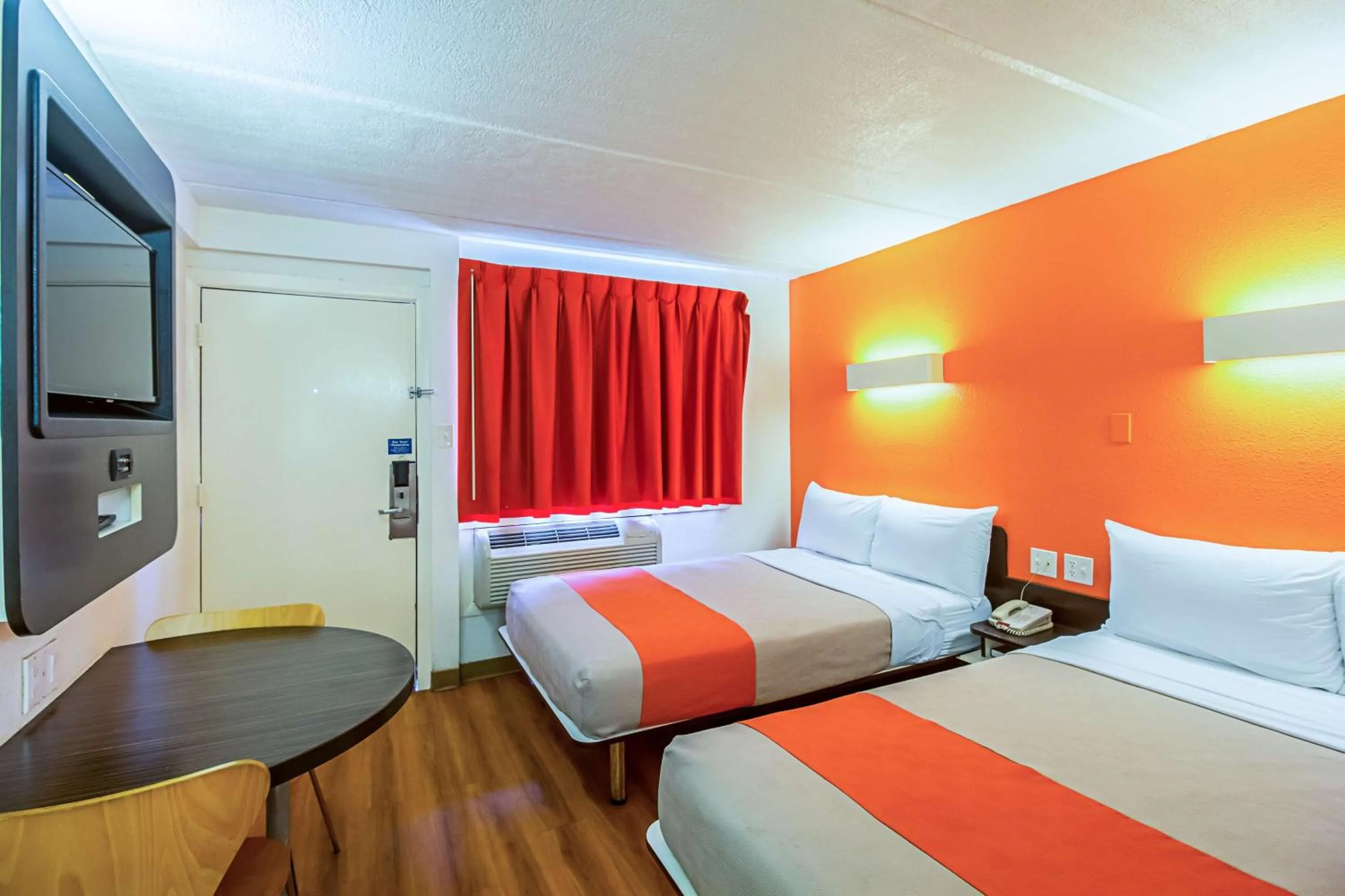 TV and multimedia, Bed in Ocean Inn South Padre Island