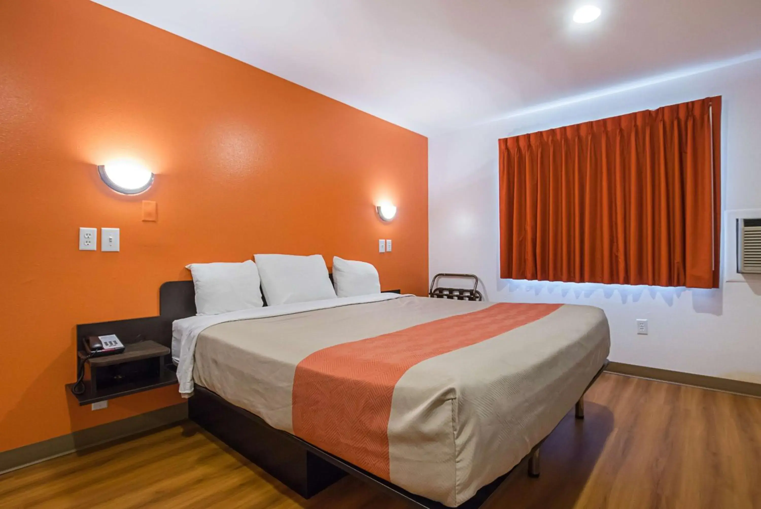 Photo of the whole room, Bed in Motel 6-Marshalltown, IA Photo of the whole room, Bed in Motel 6-Marshalltown, IA