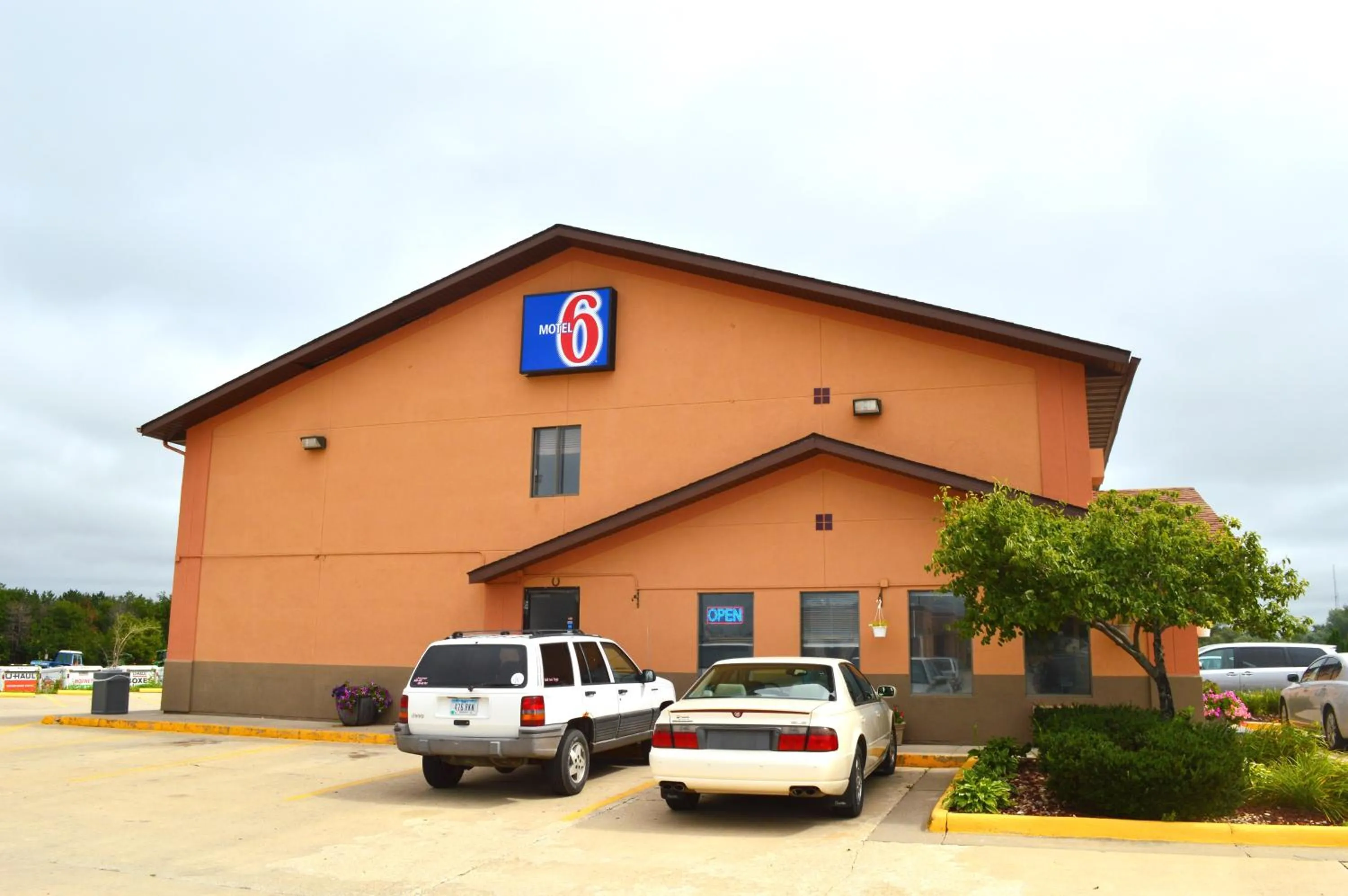 Facade/entrance in Motel 6-Marshalltown, IA