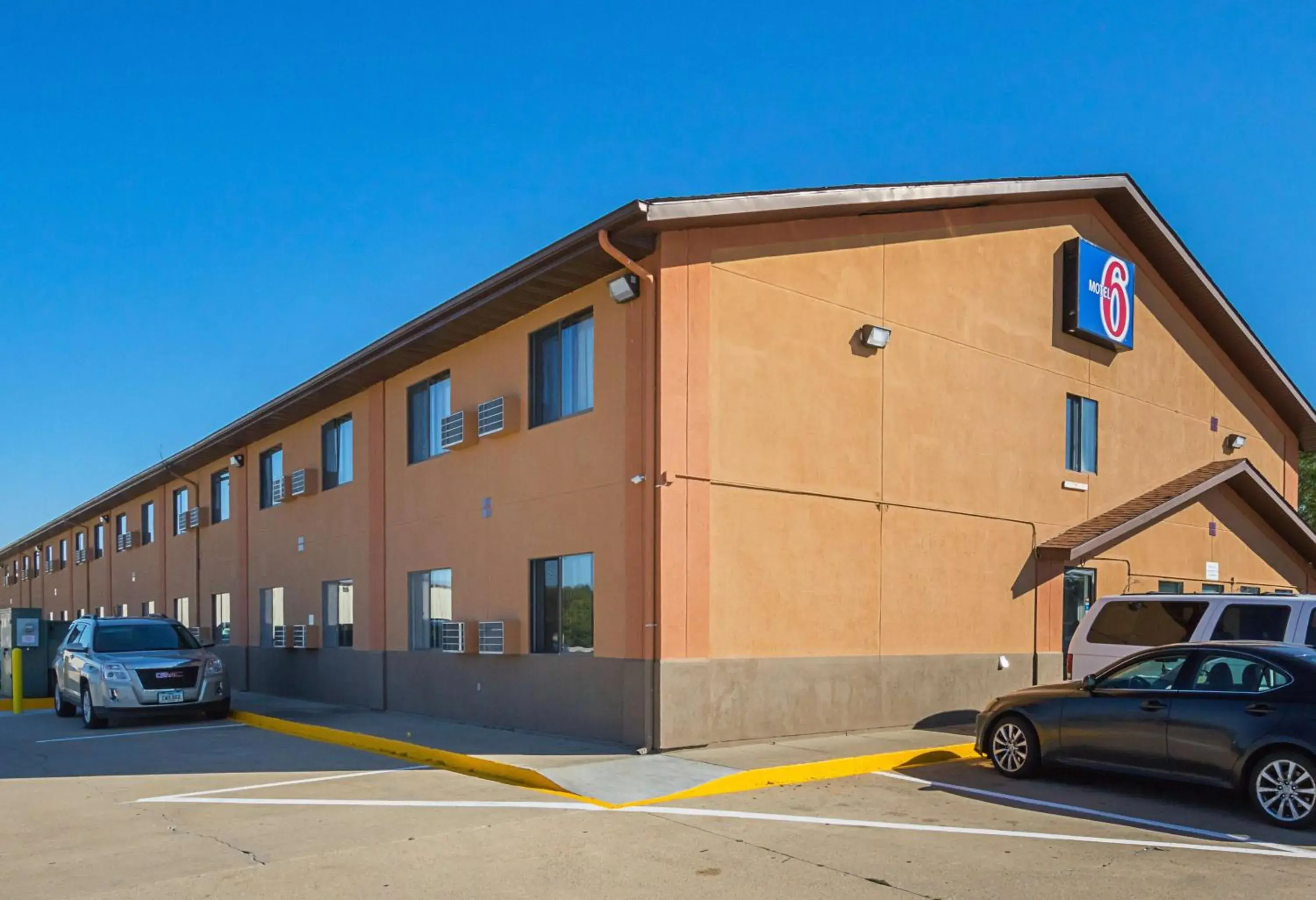 Property building in Motel 6-Marshalltown, IA Property building in Motel 6-Marshalltown, IA