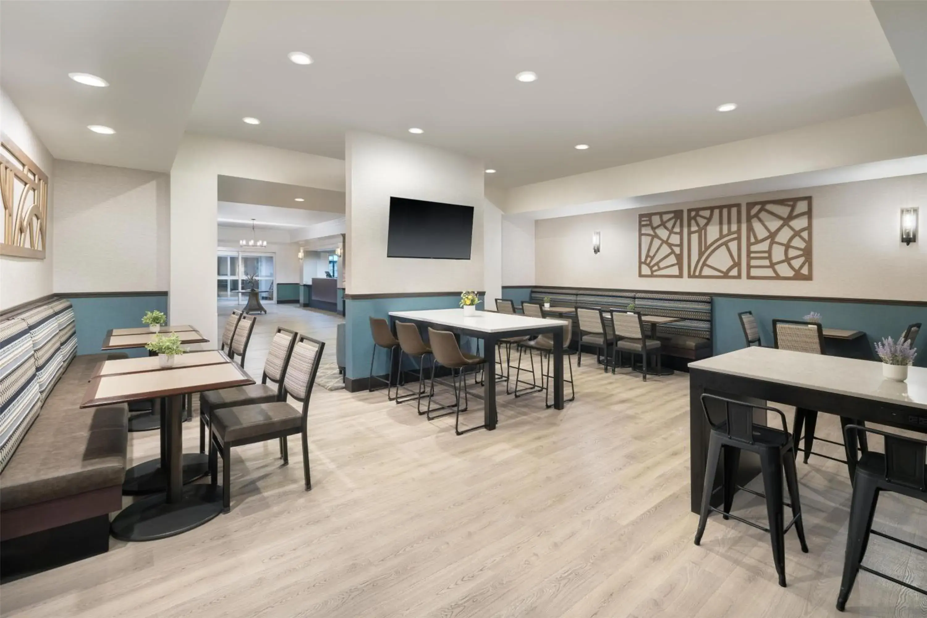 Breakfast in Best Western Plus Frontier Inn Breakfast in Best Western Plus Frontier Inn