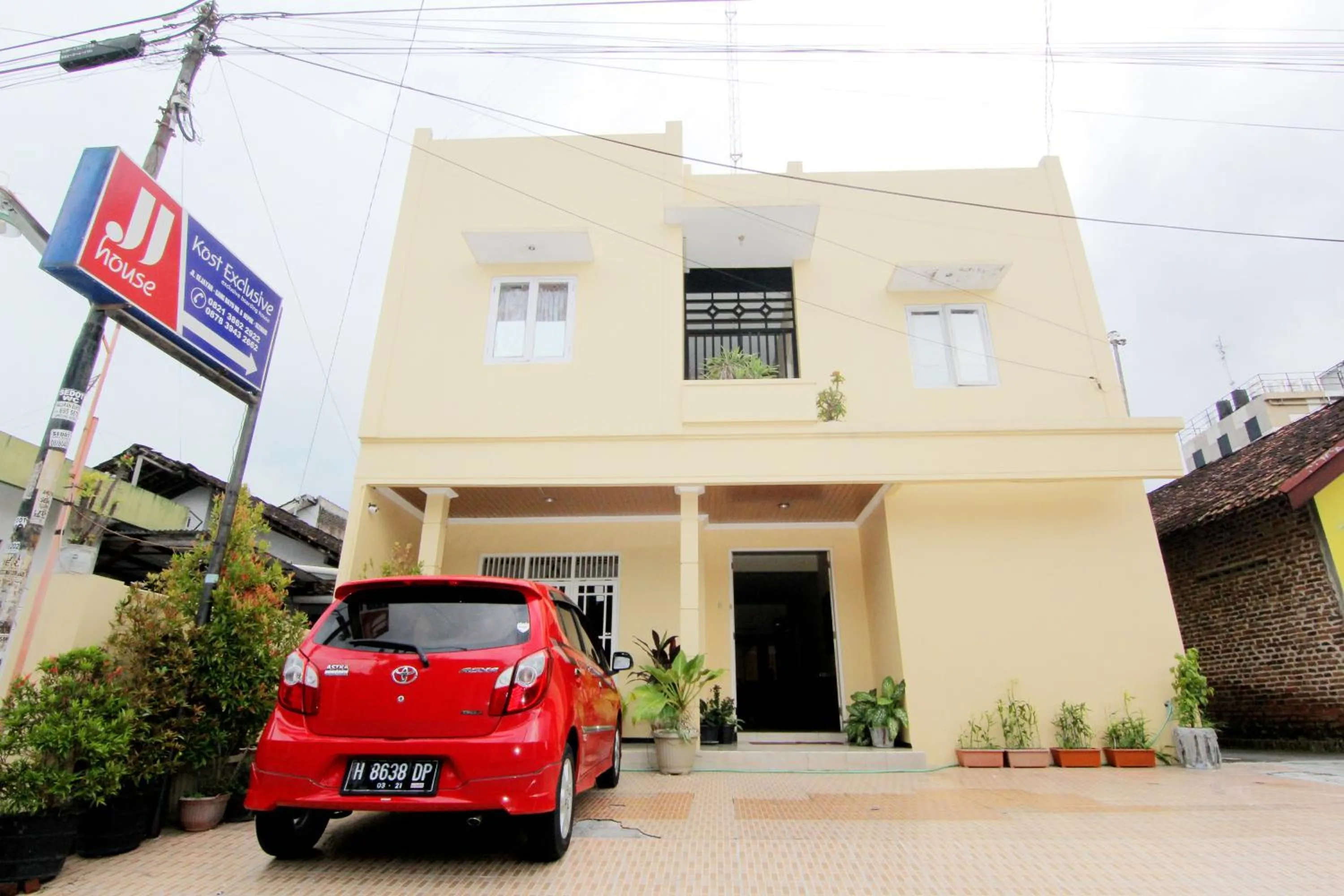 Facade/entrance in JJ House Gejayan