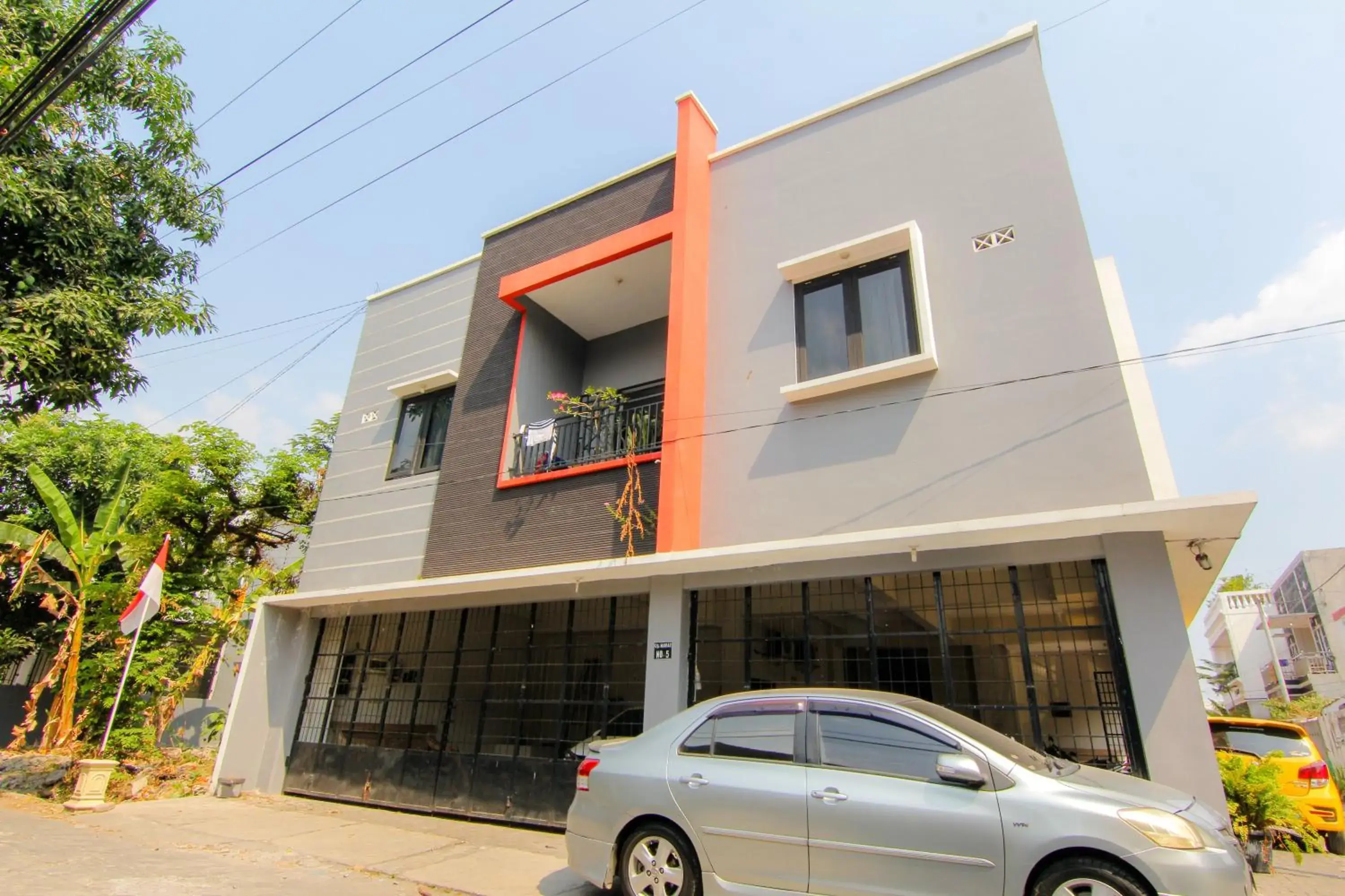 Property building in JJ House Wahid Hasyim Property building in JJ House Wahid Hasyim