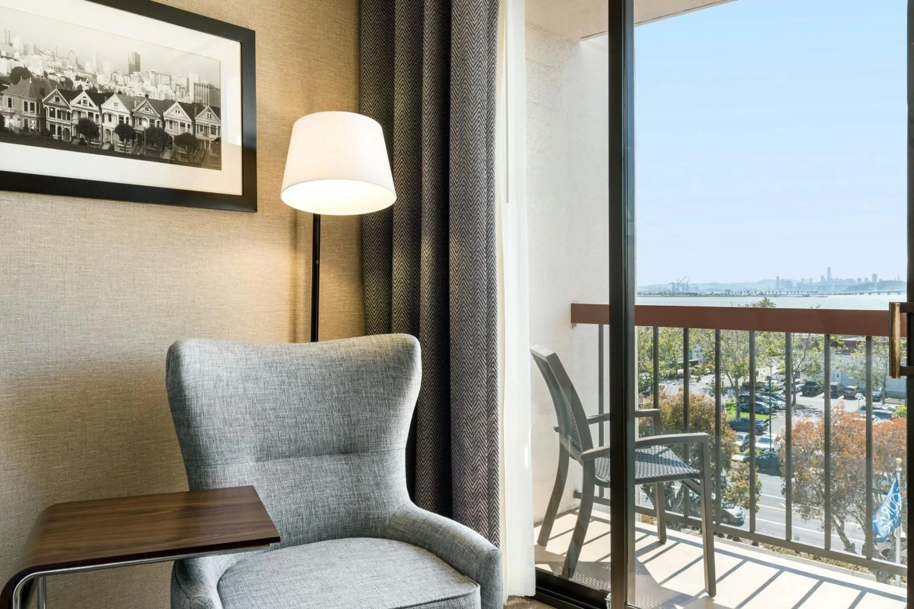 Photo of the whole room in Four Points by Sheraton - San Francisco Bay Bridge