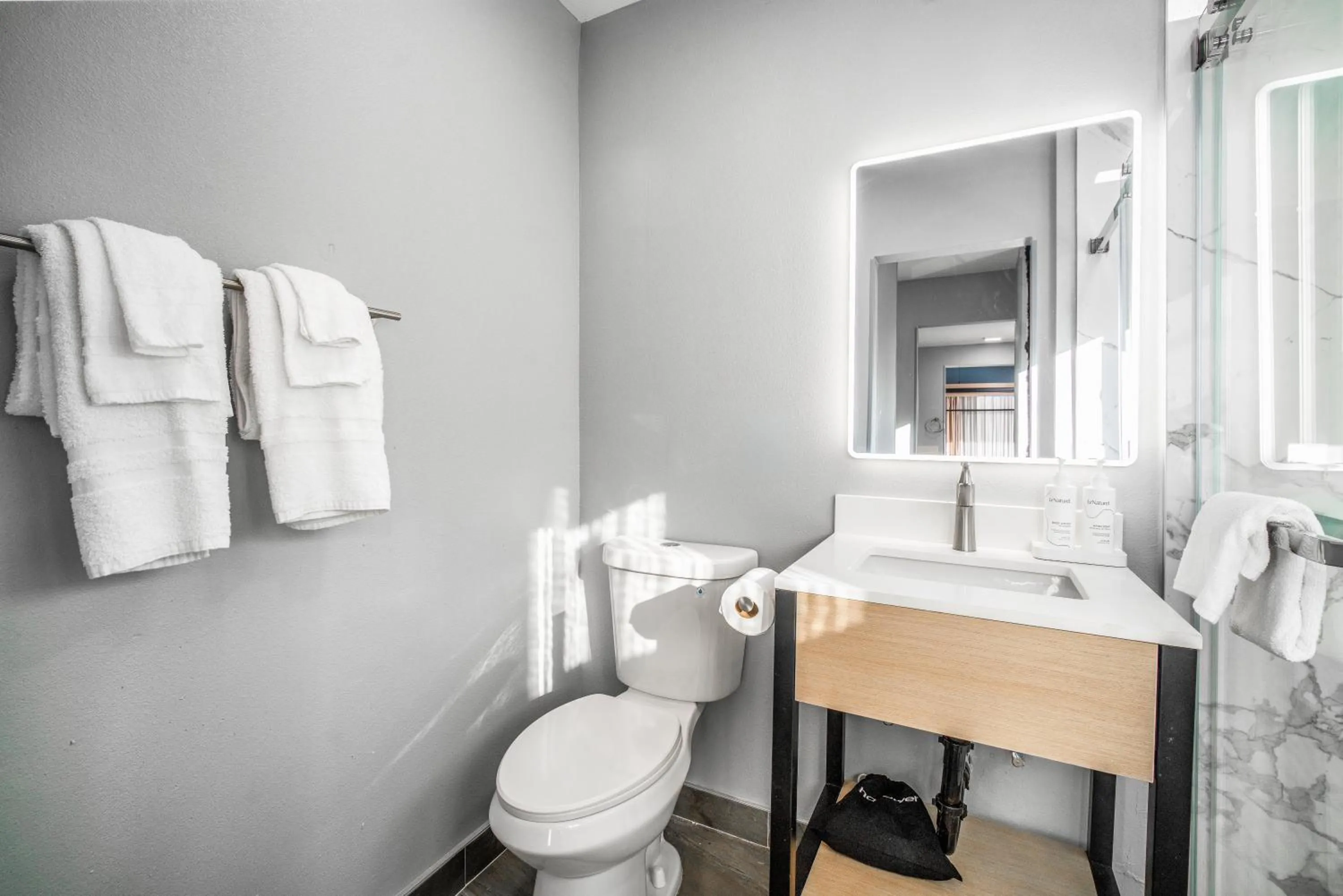 Bathroom in Pacific Inn and Suites