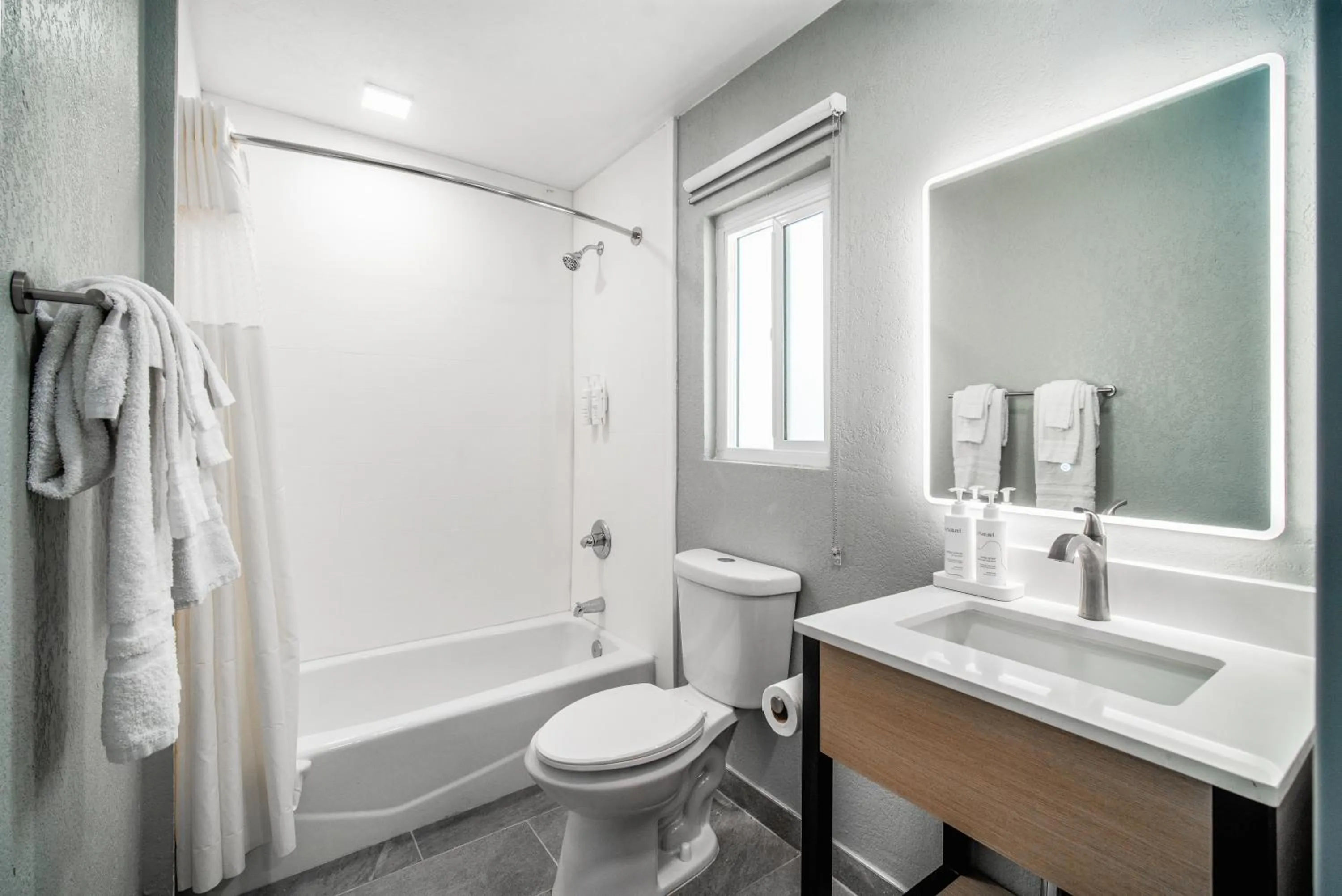 Bathroom in Pacific Inn and Suites