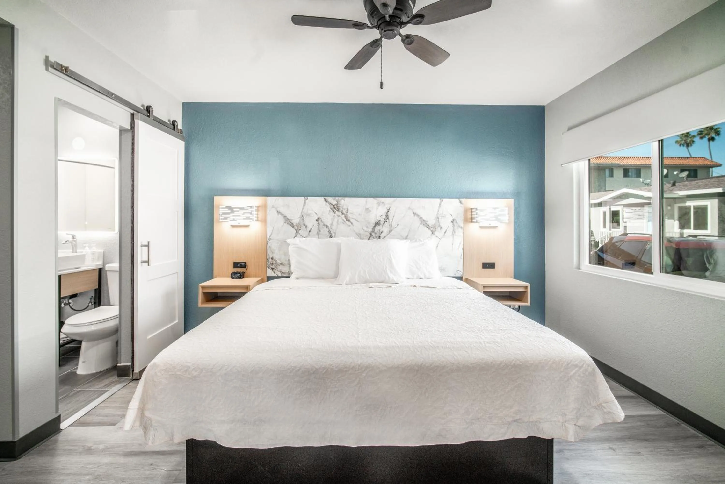 Bedroom, Bed in Pacific Inn and Suites