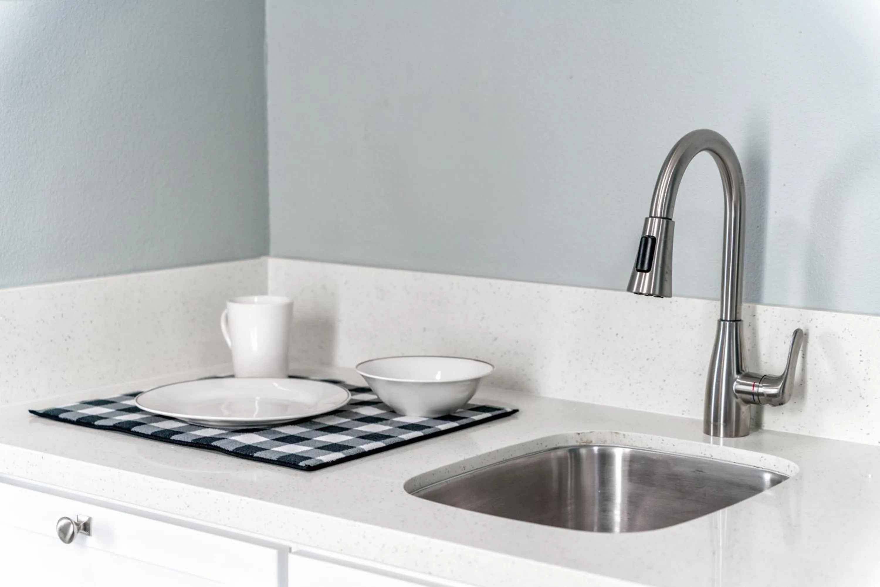 Kitchen or kitchenette in Pacific Inn and Suites