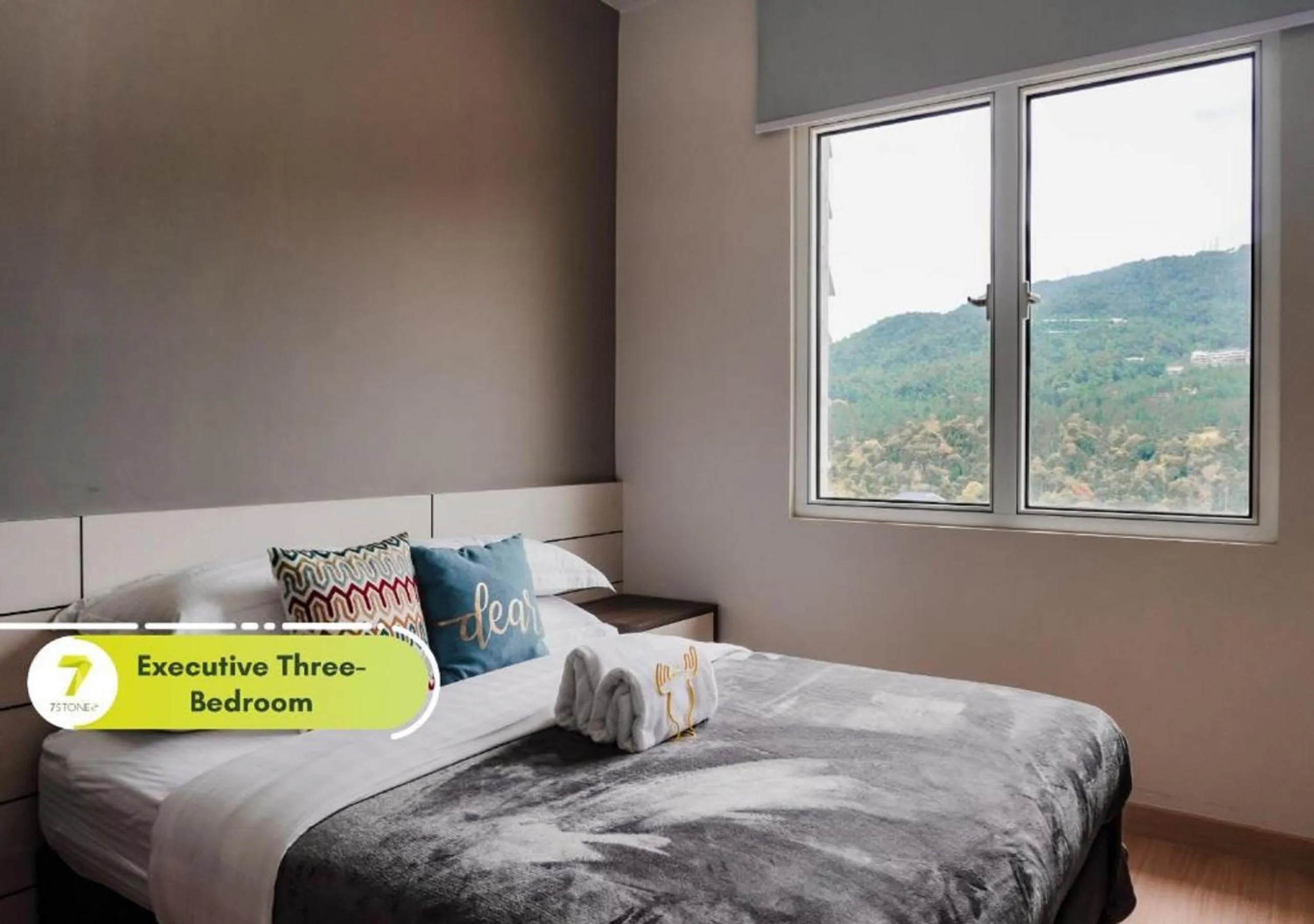 View (from property/room), Bed in 7Stonez Suites Windmill Genting Highlands