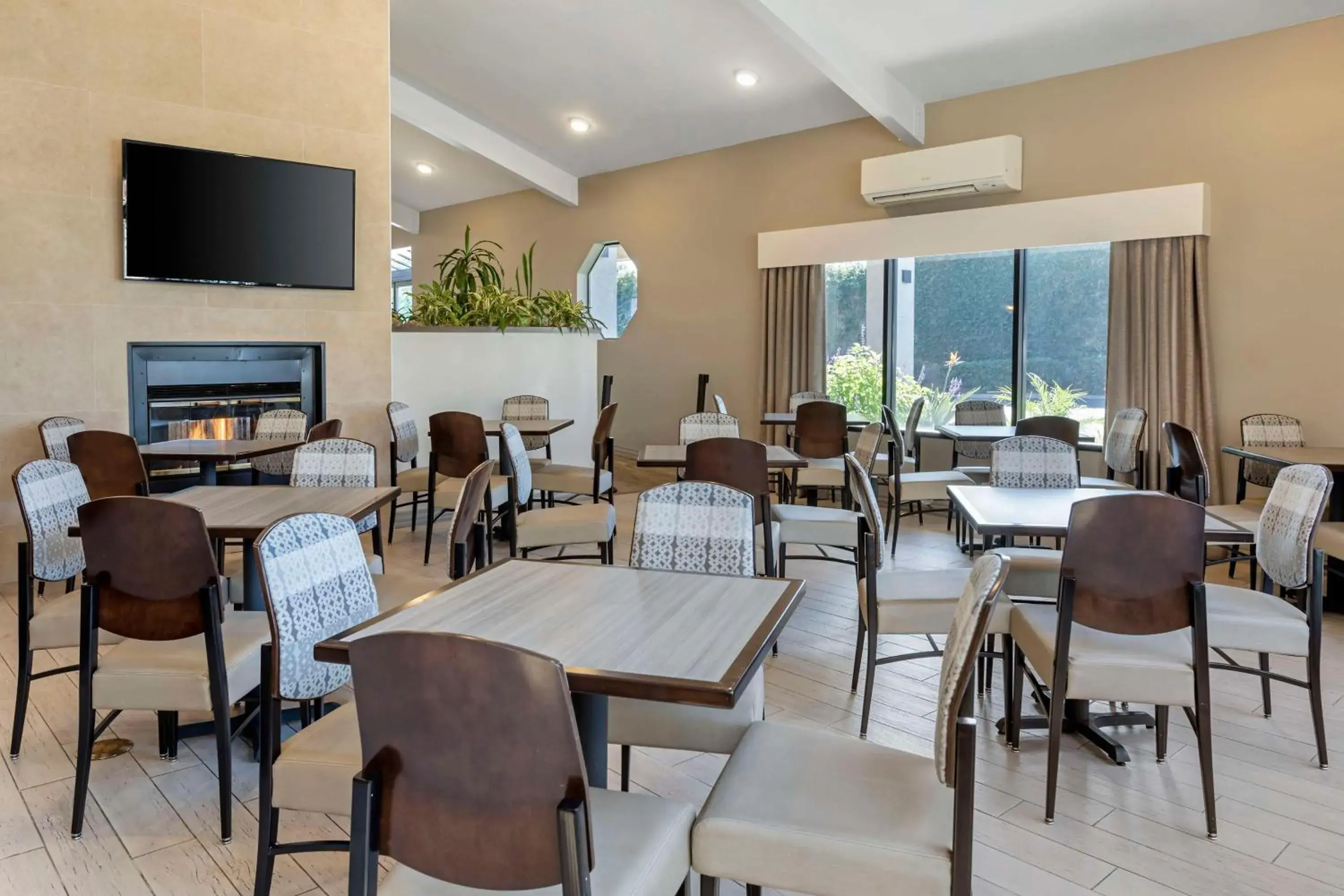 Breakfast in Best Western Plus Executive Inn Breakfast in Best Western Plus Executive Inn