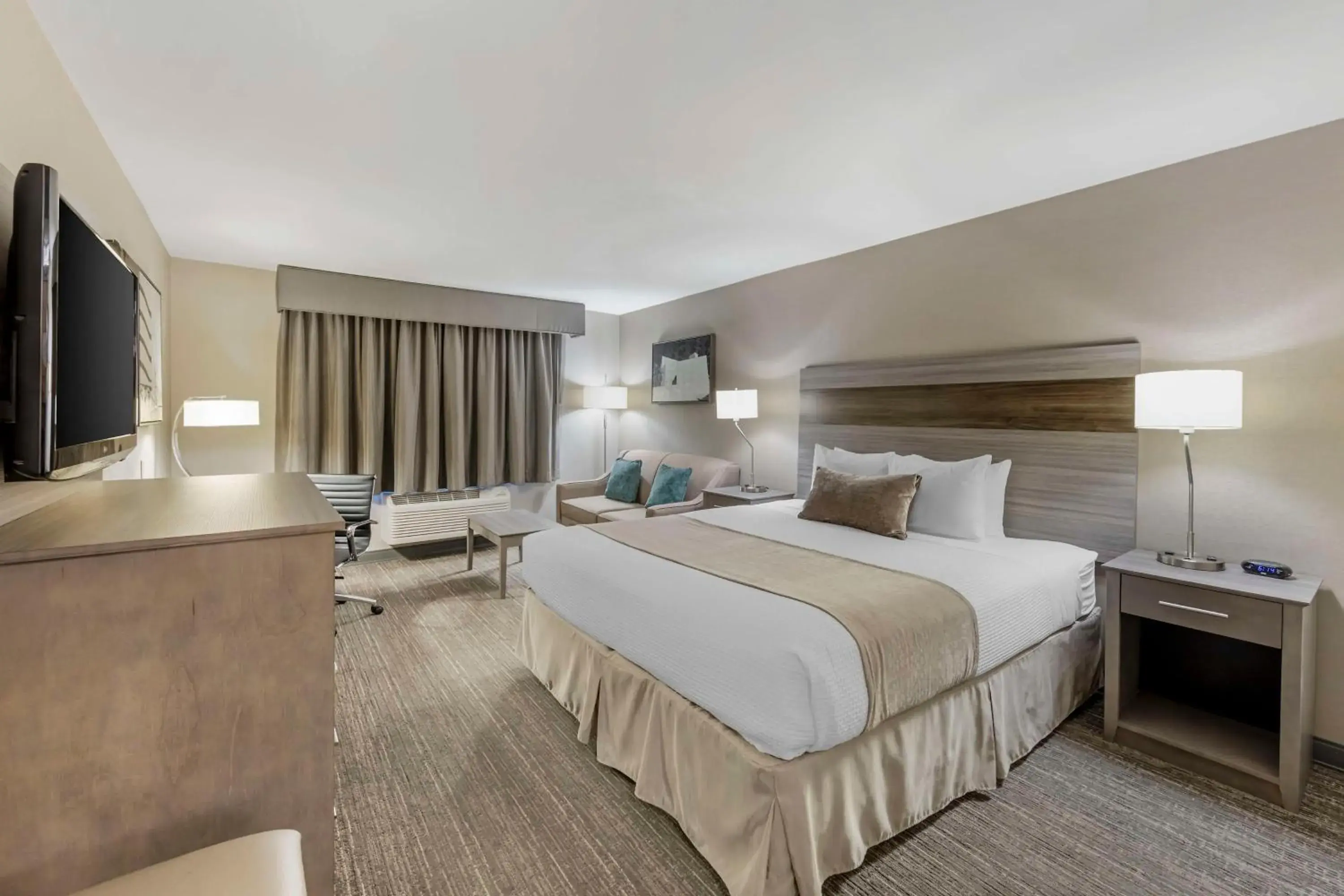 Deluxe King Room with Sofa Bed - Non-Smoking in Best Western Plus Executive Inn Deluxe King Room with Sofa Bed - Non-Smoking in Best Western Plus Executive Inn