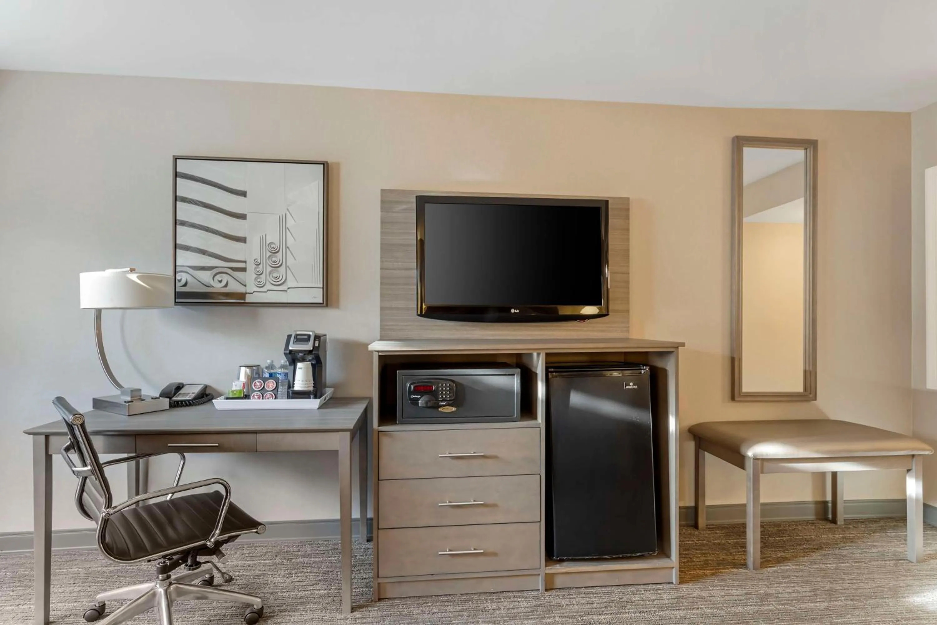 Bedroom in Best Western Plus Executive Inn