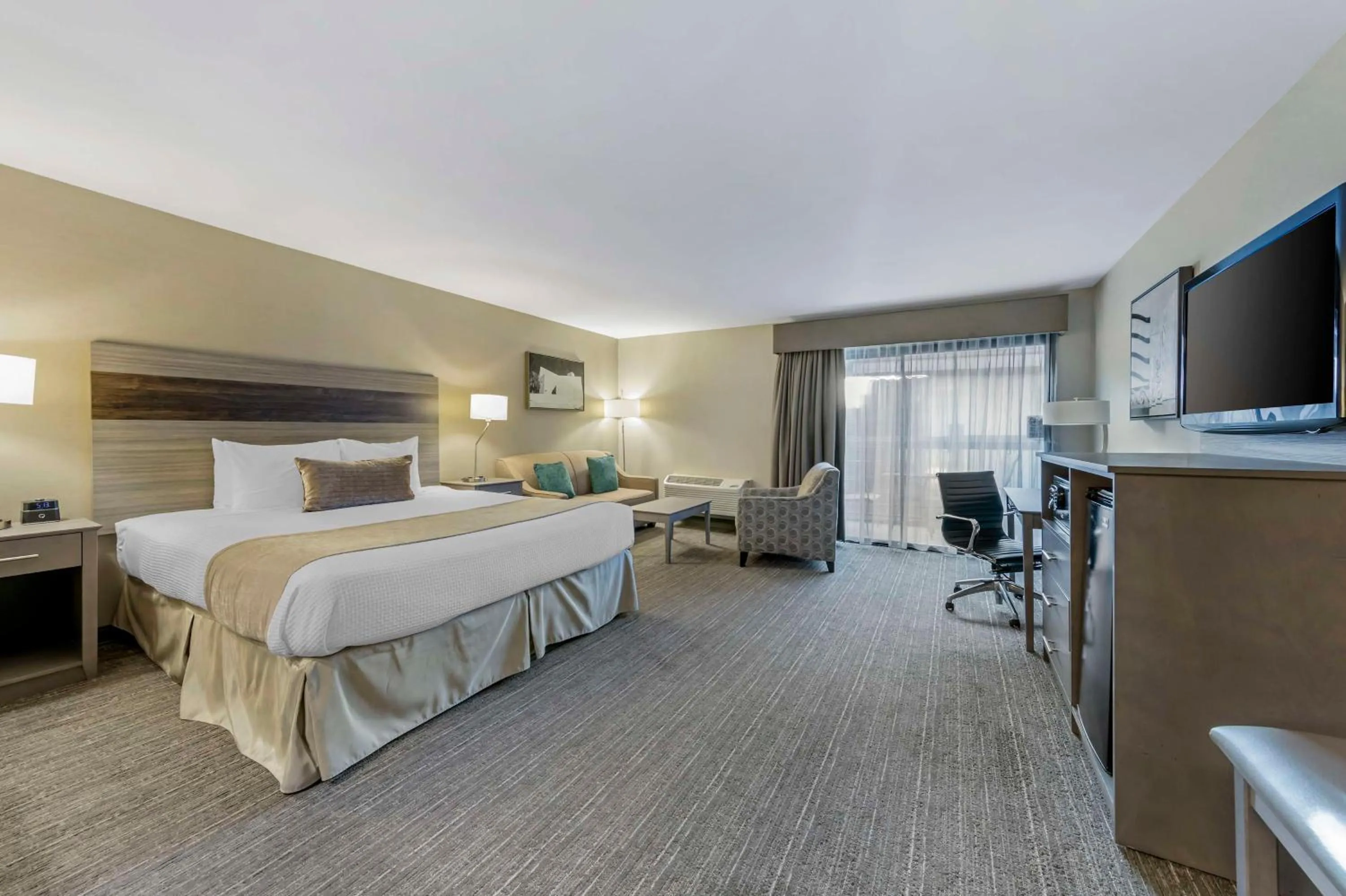 Bedroom, Bed in Best Western Plus Executive Inn